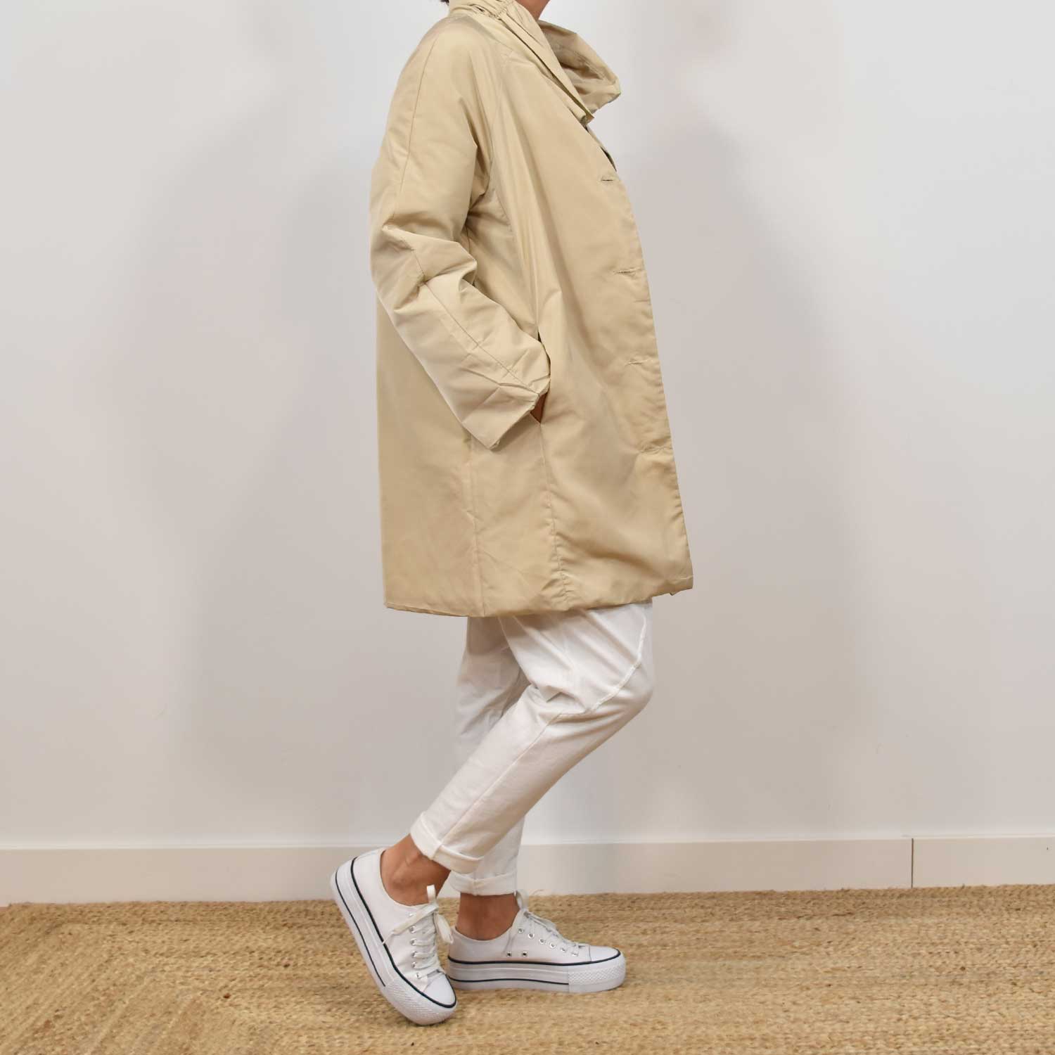 Beige outdoor buttons parka
