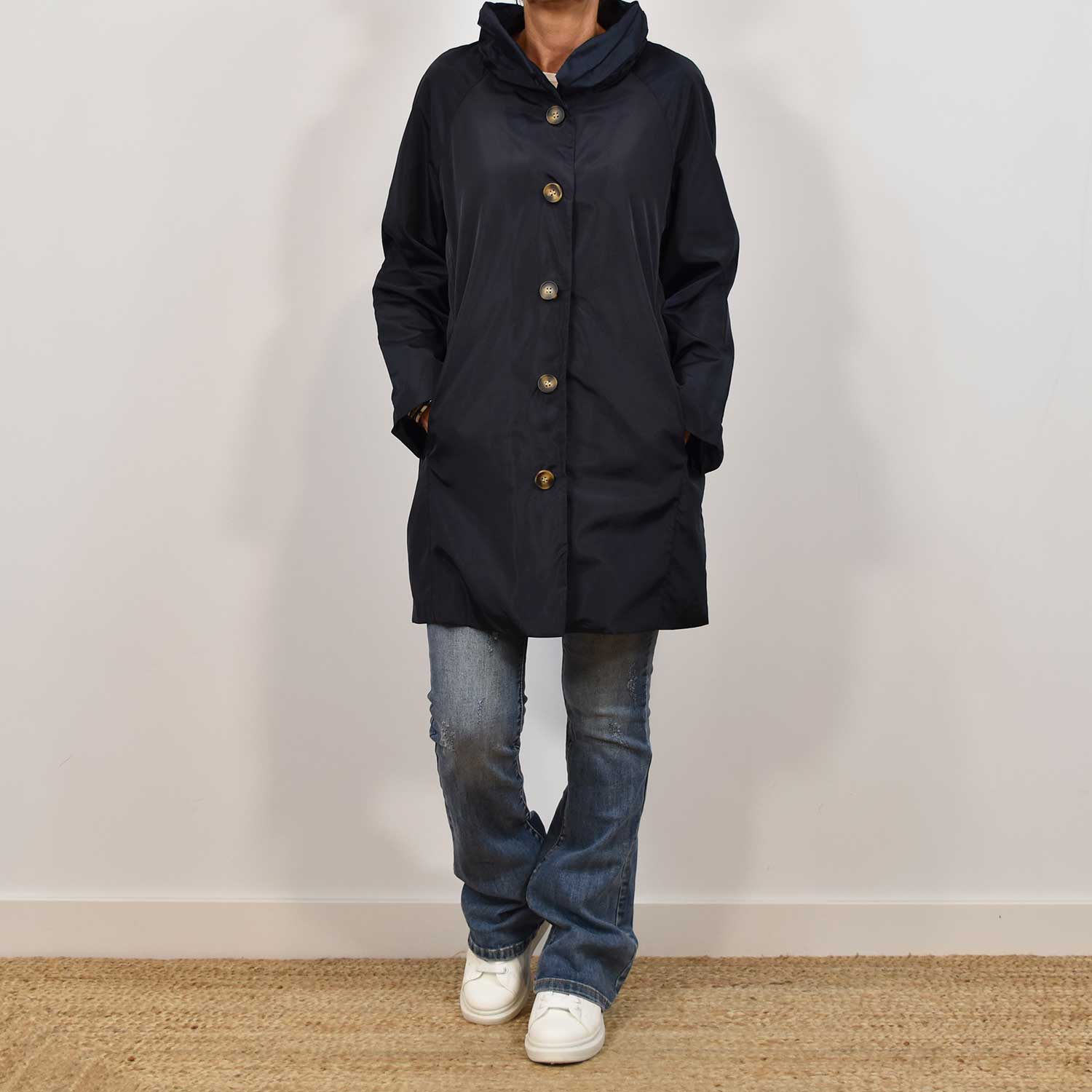 Blue outdoor buttons parka
