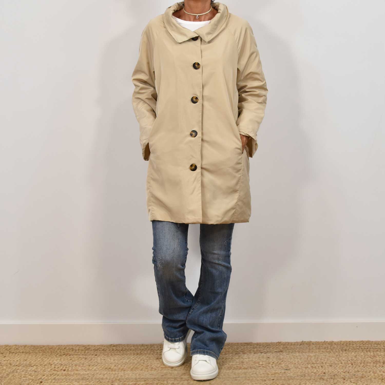 Beige outdoor buttons parka
