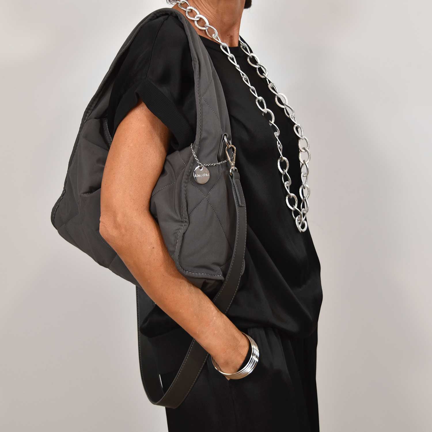 Bolso acolchado gris