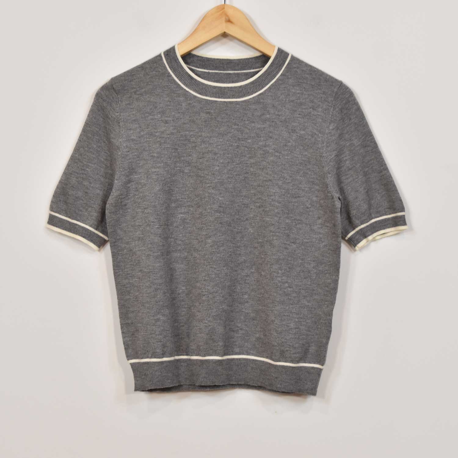 Grey ribbed short sleeve sweater