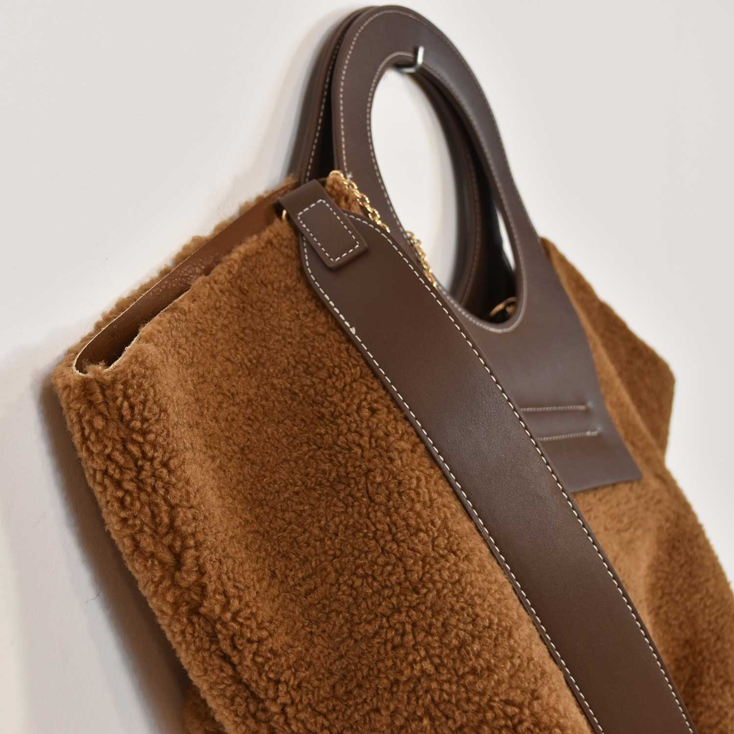 sac en peau de mouton marron