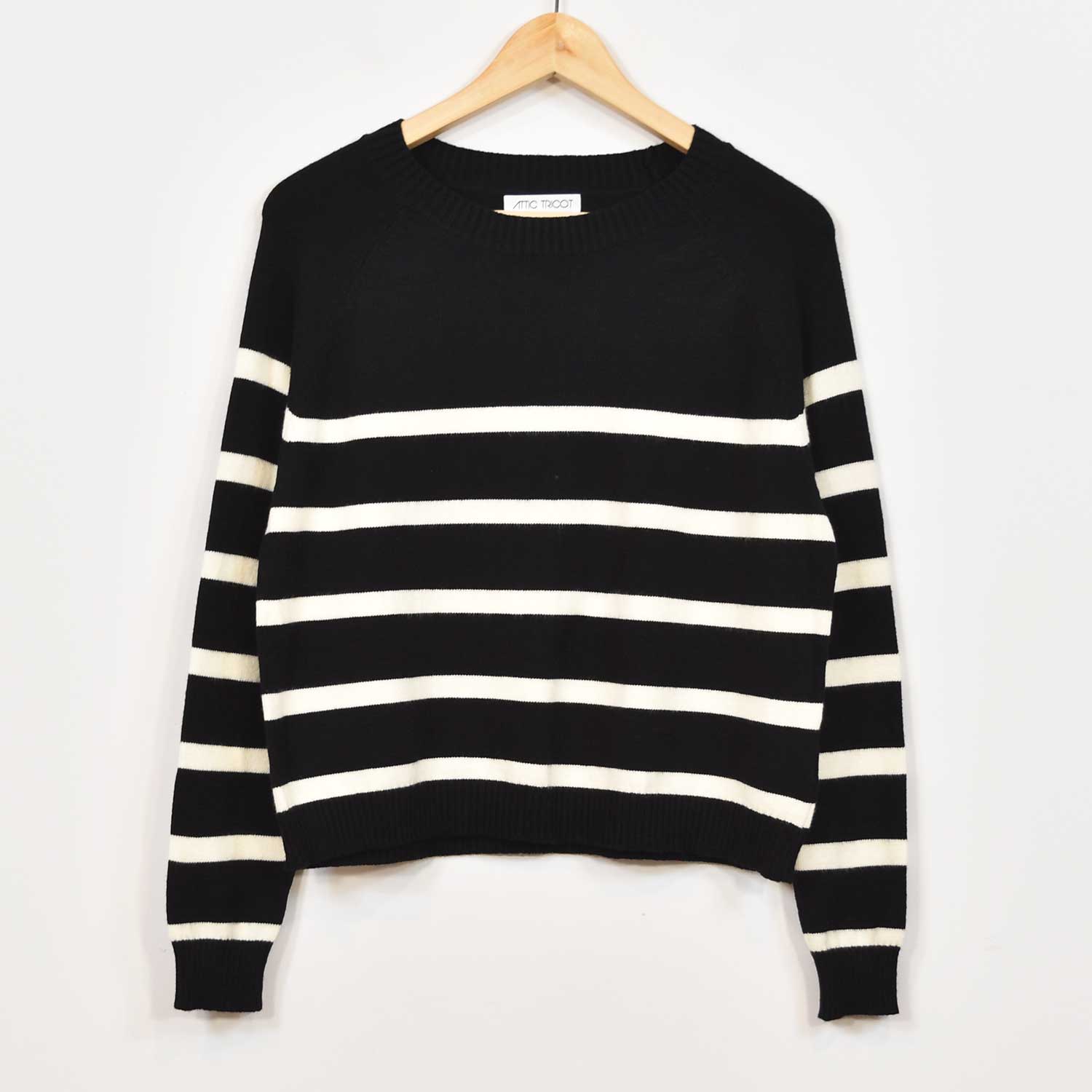 Black stripe short sweater