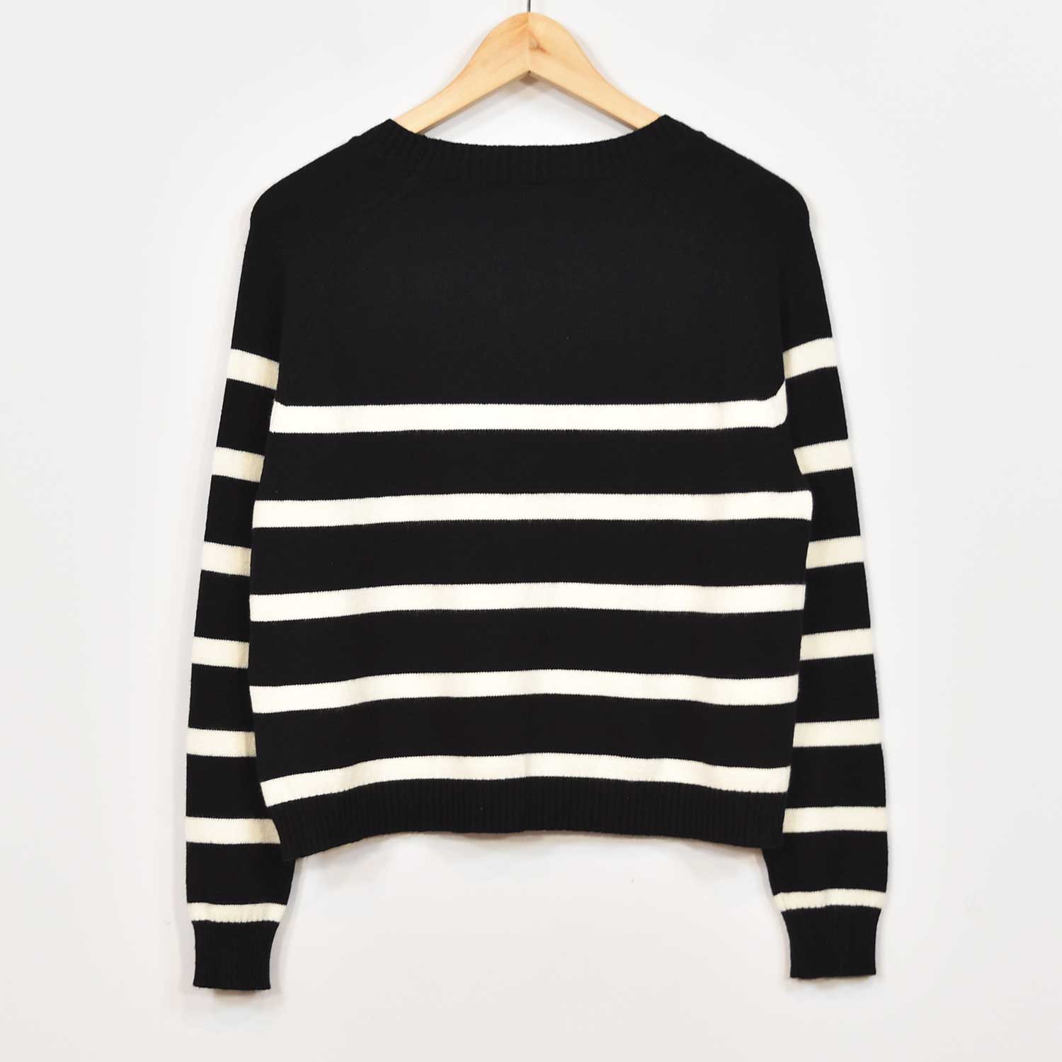 Black stripe short sweater