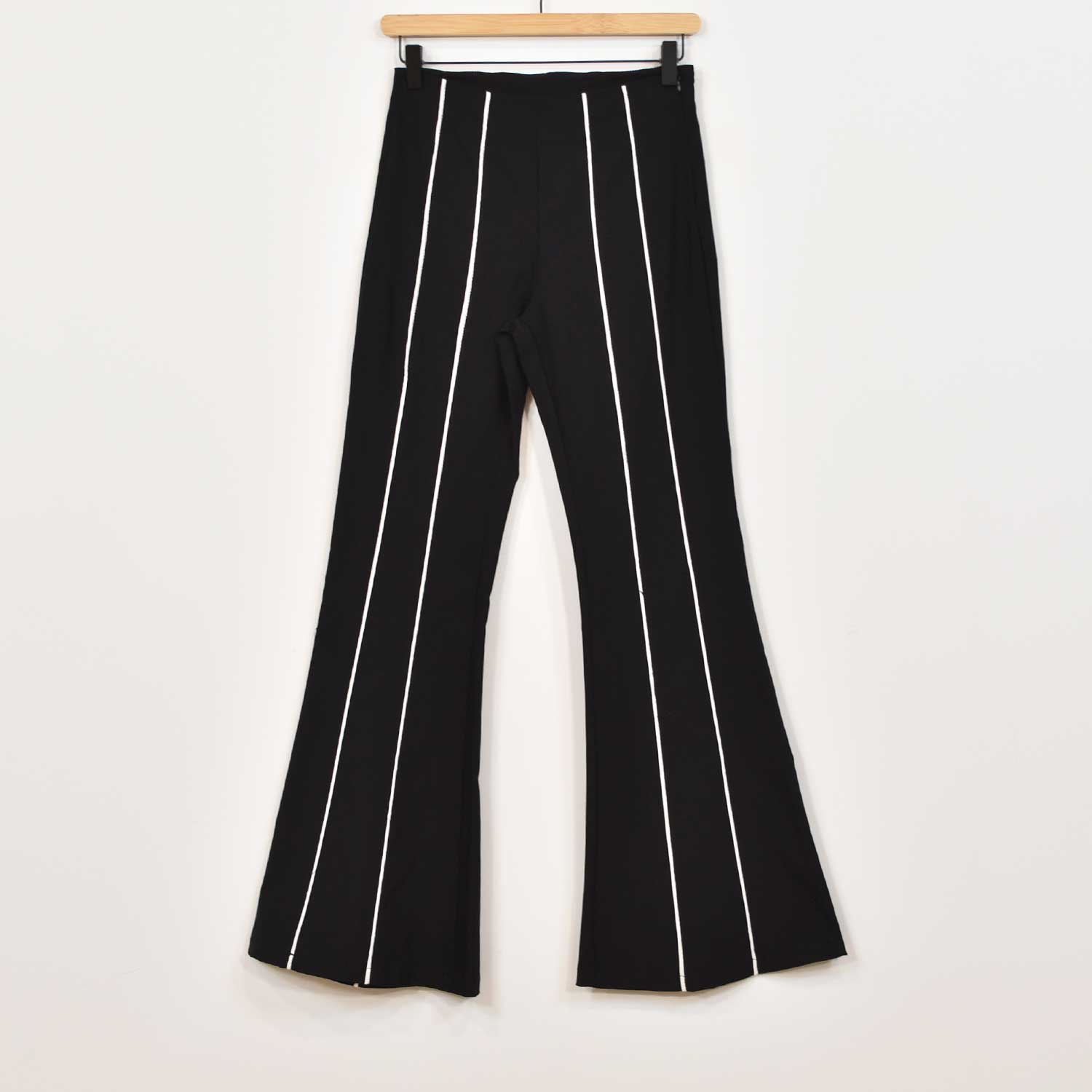 Pantalón raya campana negro