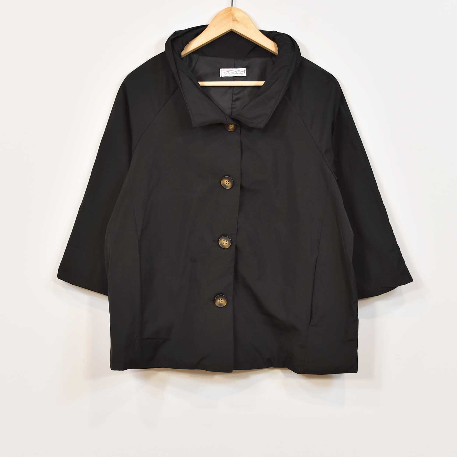 Black outdoor buttons jacket
