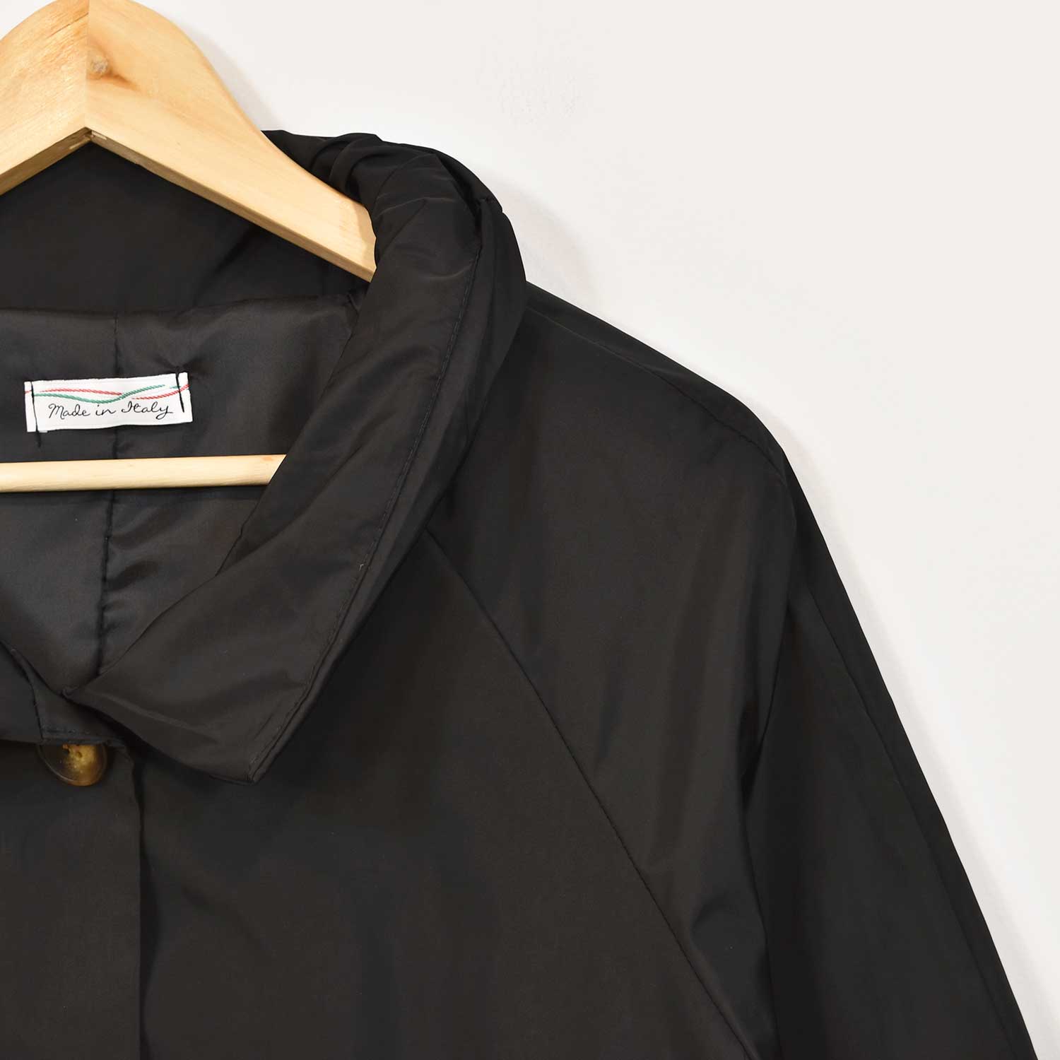 Black outdoor buttons jacket
