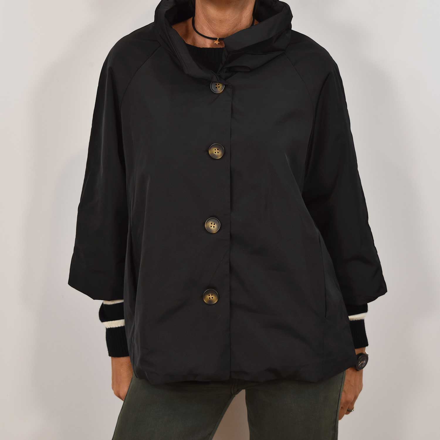 Chaqueta outdoor botones negra