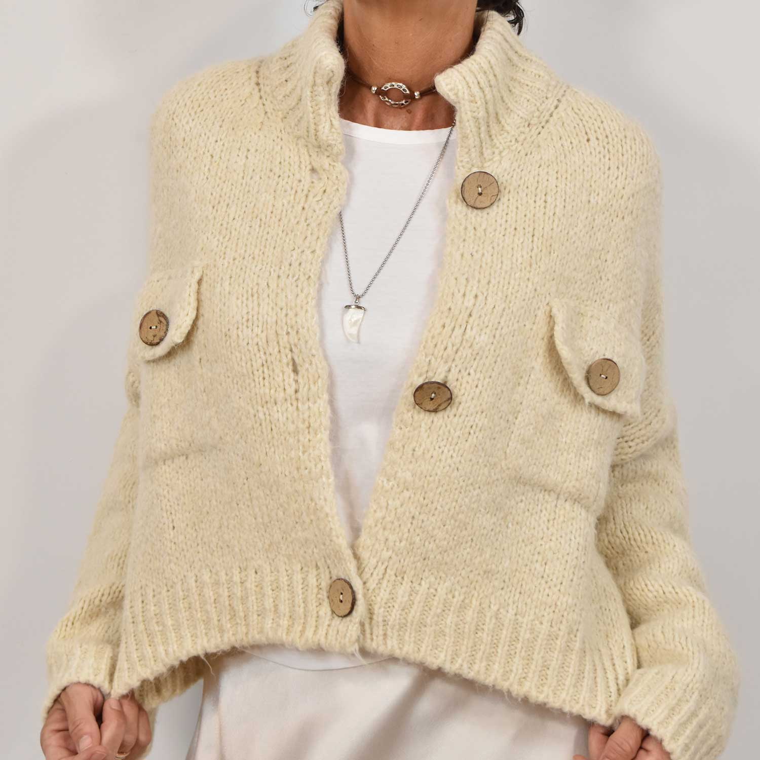 Chaqueta cuello halter beige