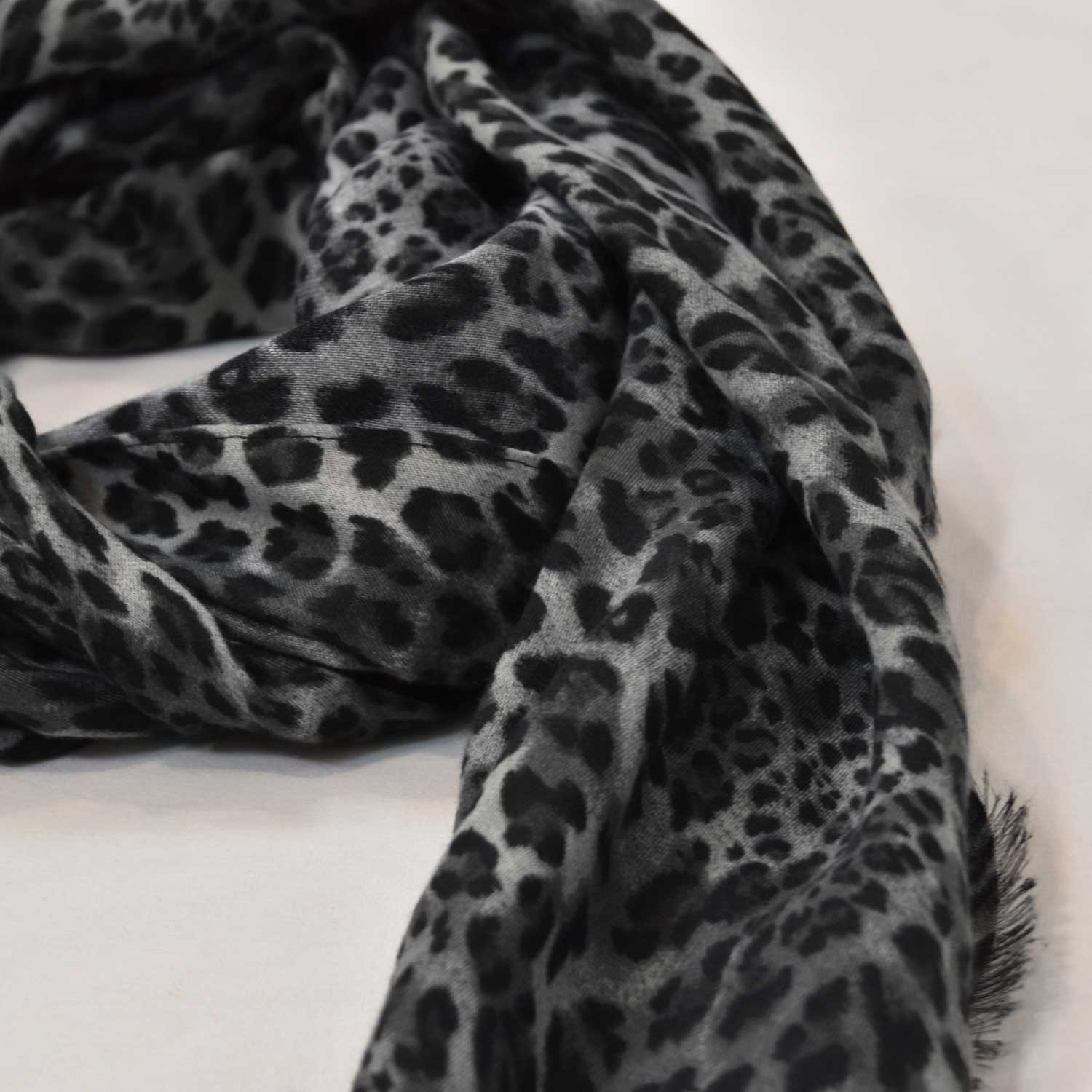 Foulard imprimé animalier gris