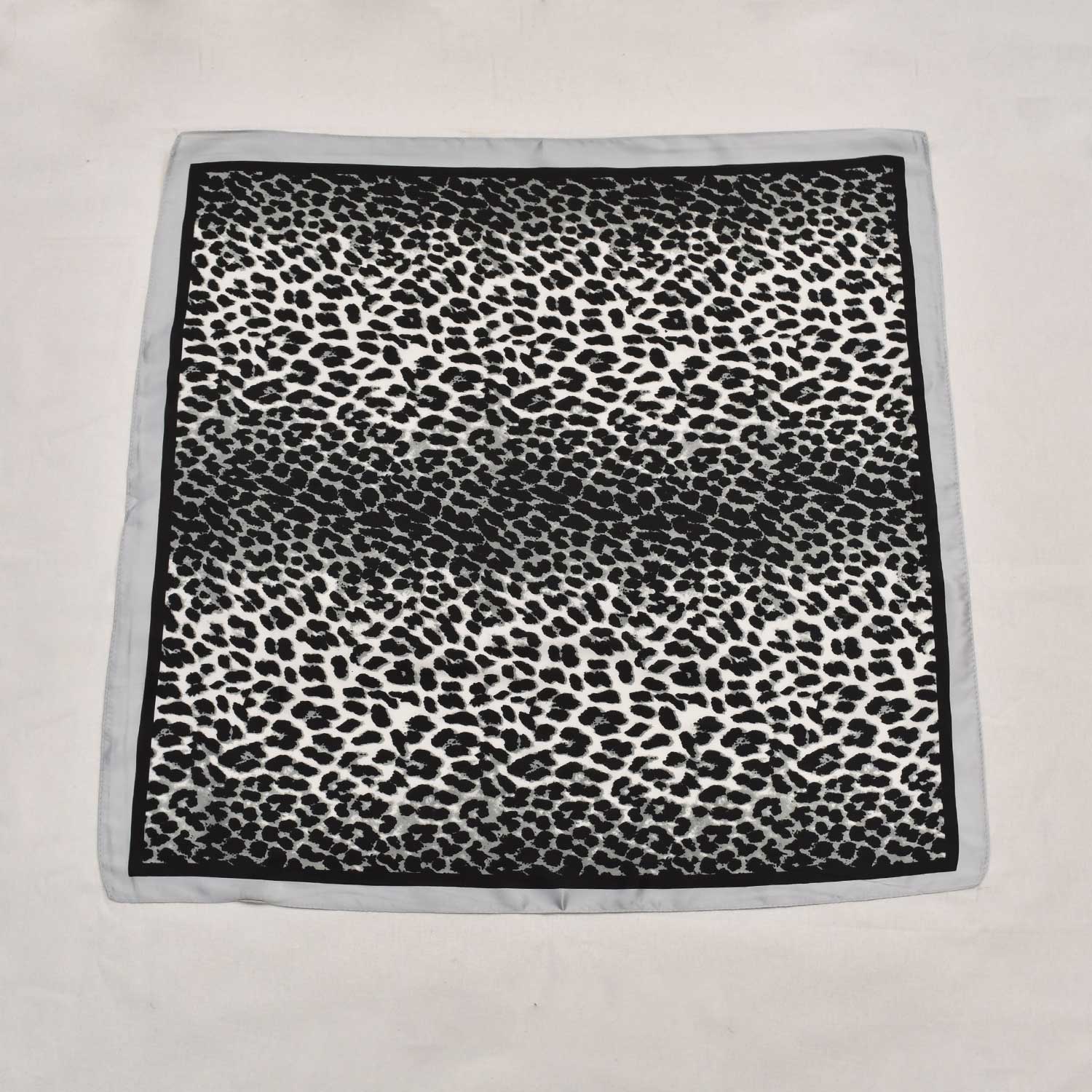 Grey leopard kerchief