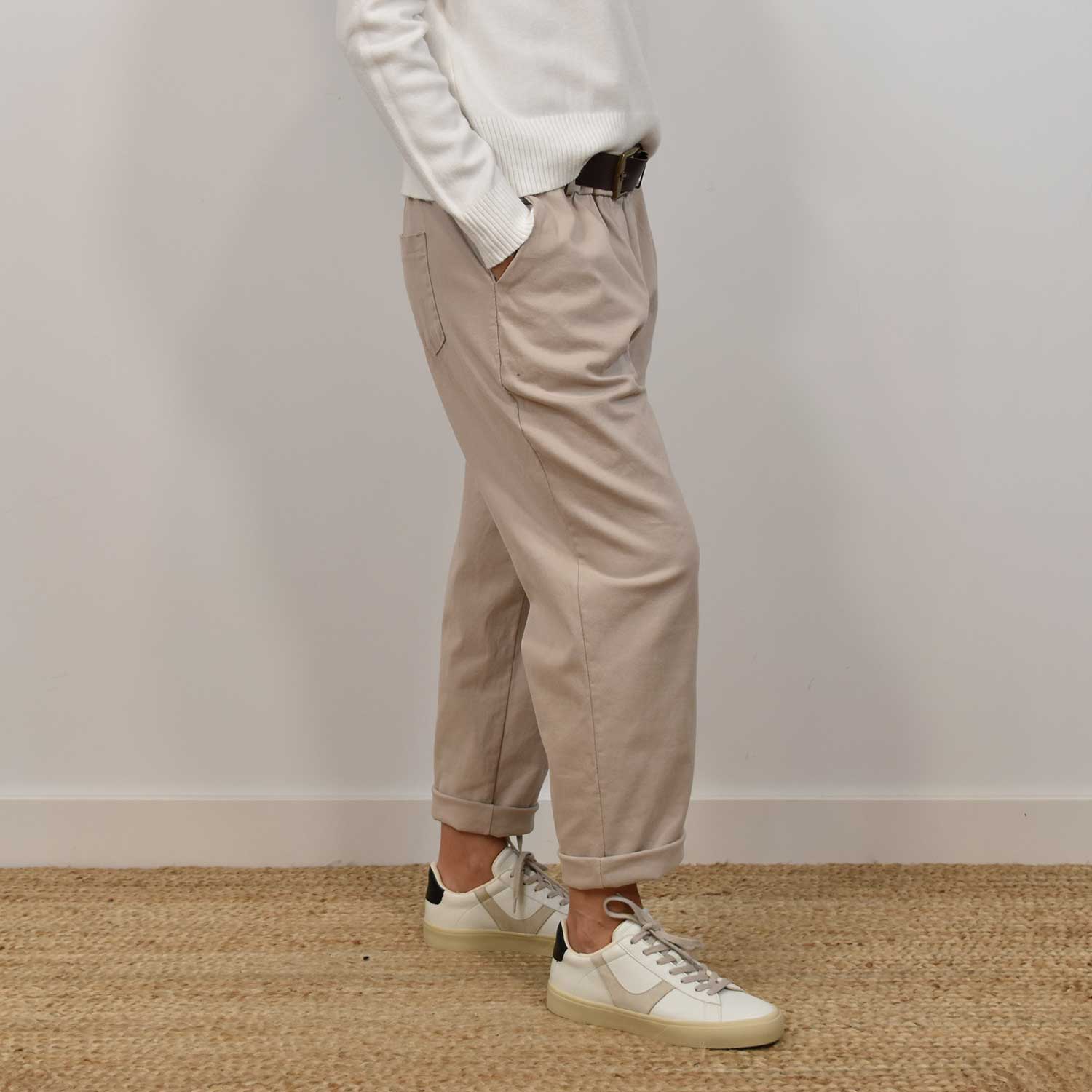 Beige belt pockets pants