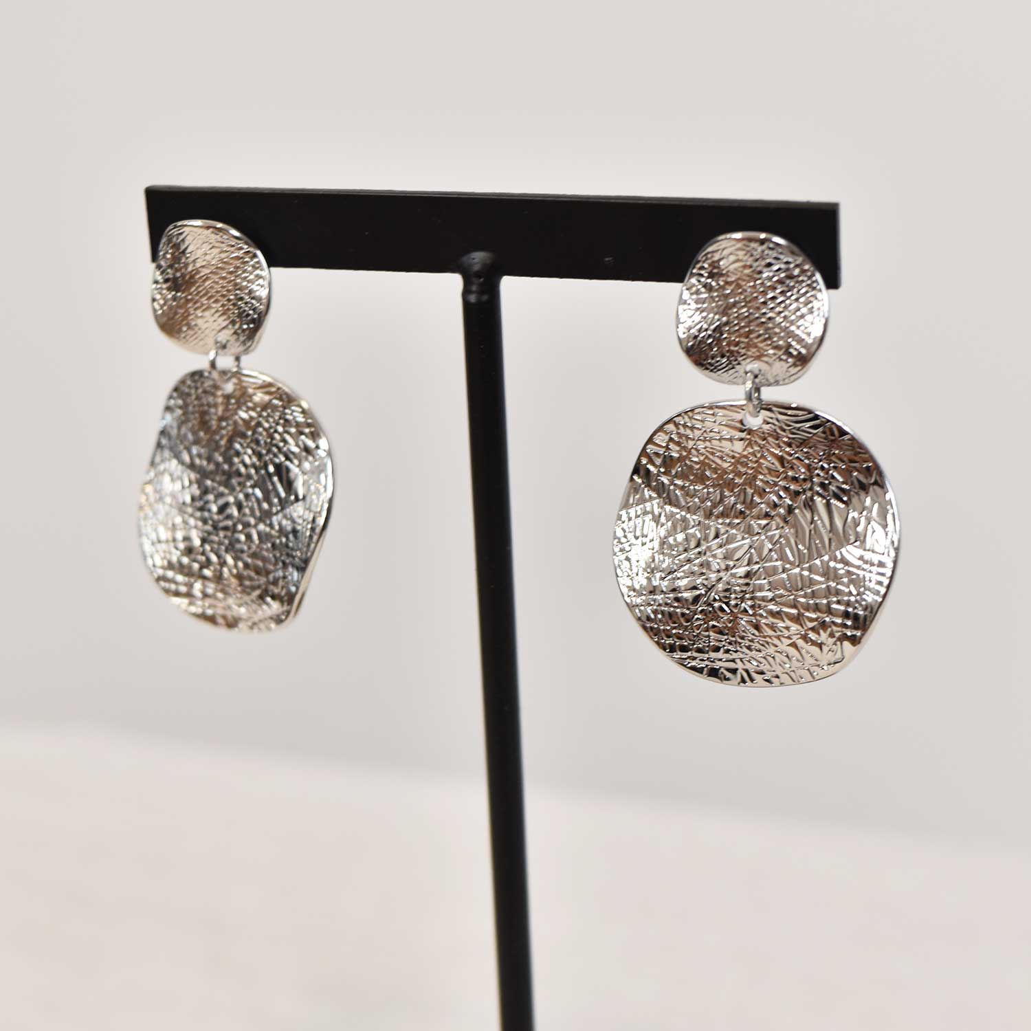 Boucles d'oreilles texturées argente