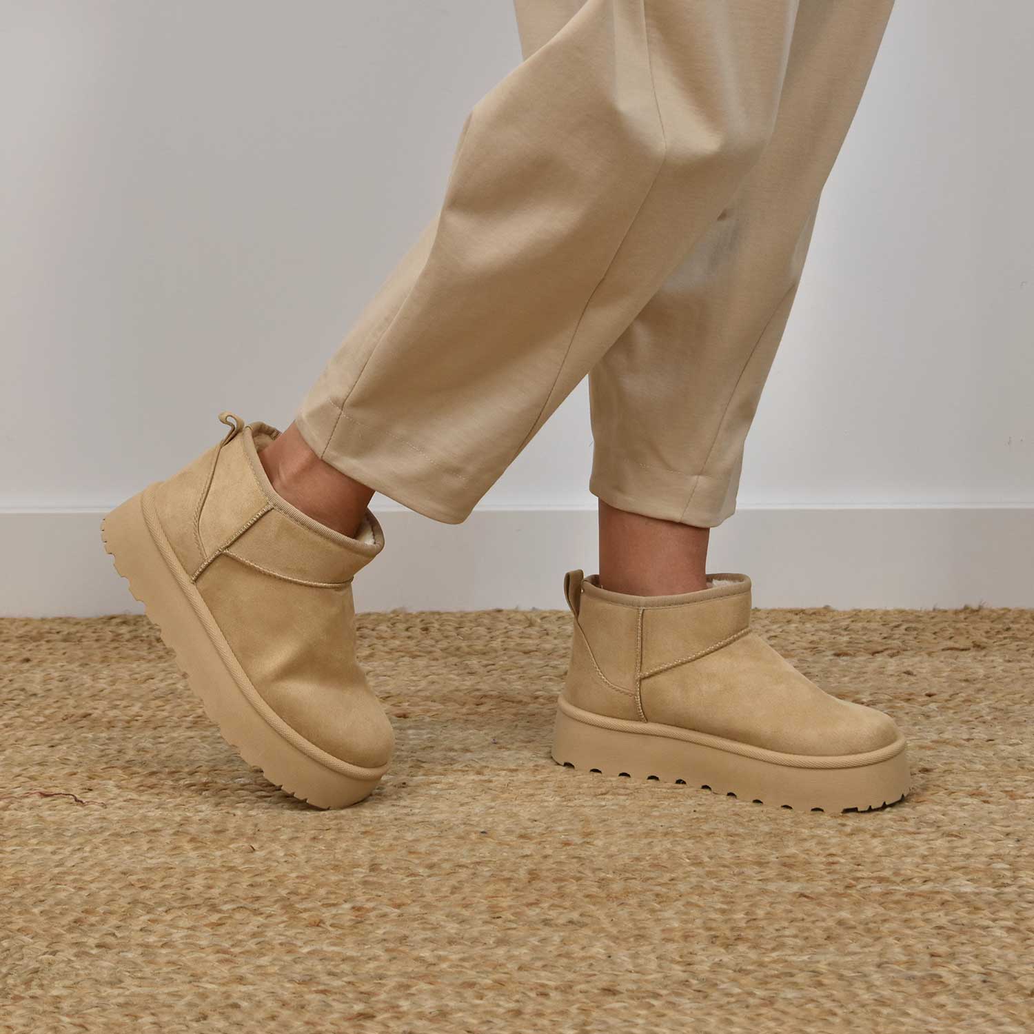 Beige lined mini bootie