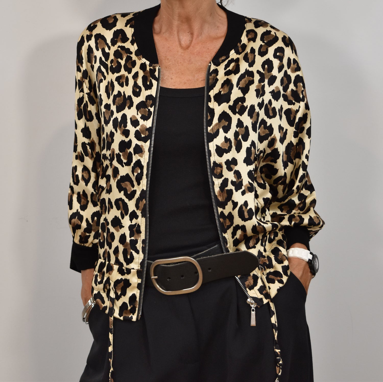 Chaqueta raso leopardo