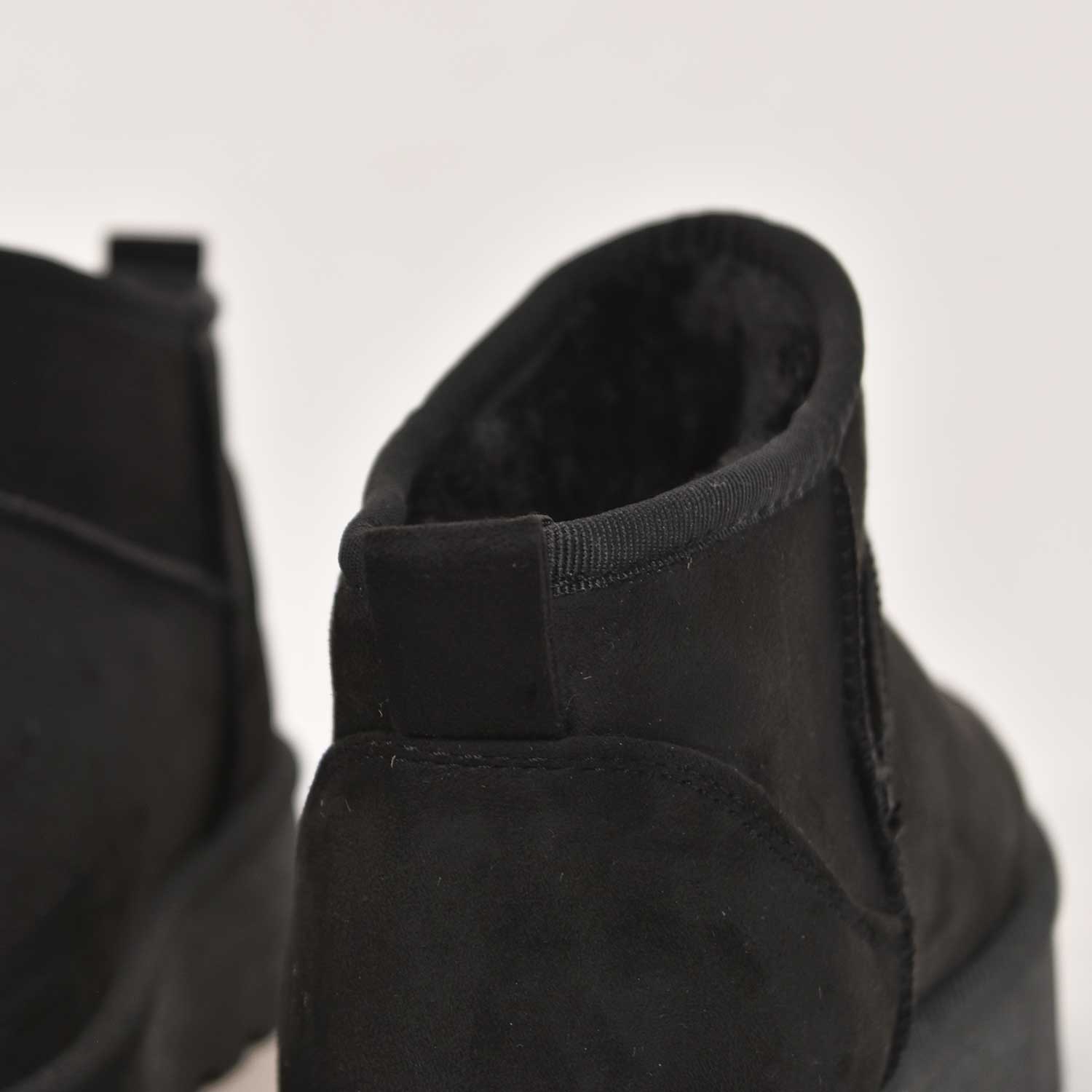 Mini-bottes fourrées noires