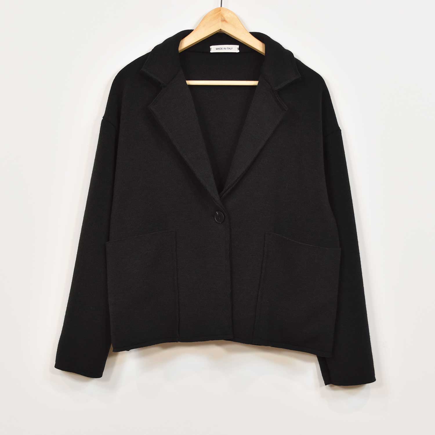 Black seams pockets jacket
