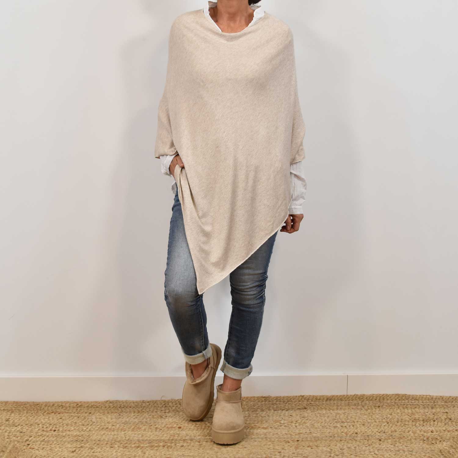 Poncho punto beige