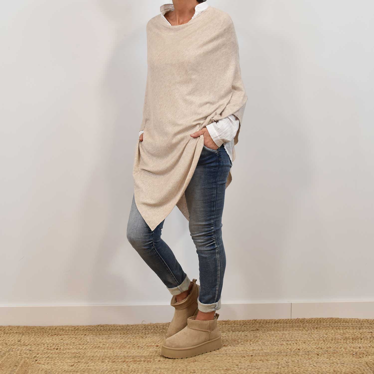 Poncho punto beige