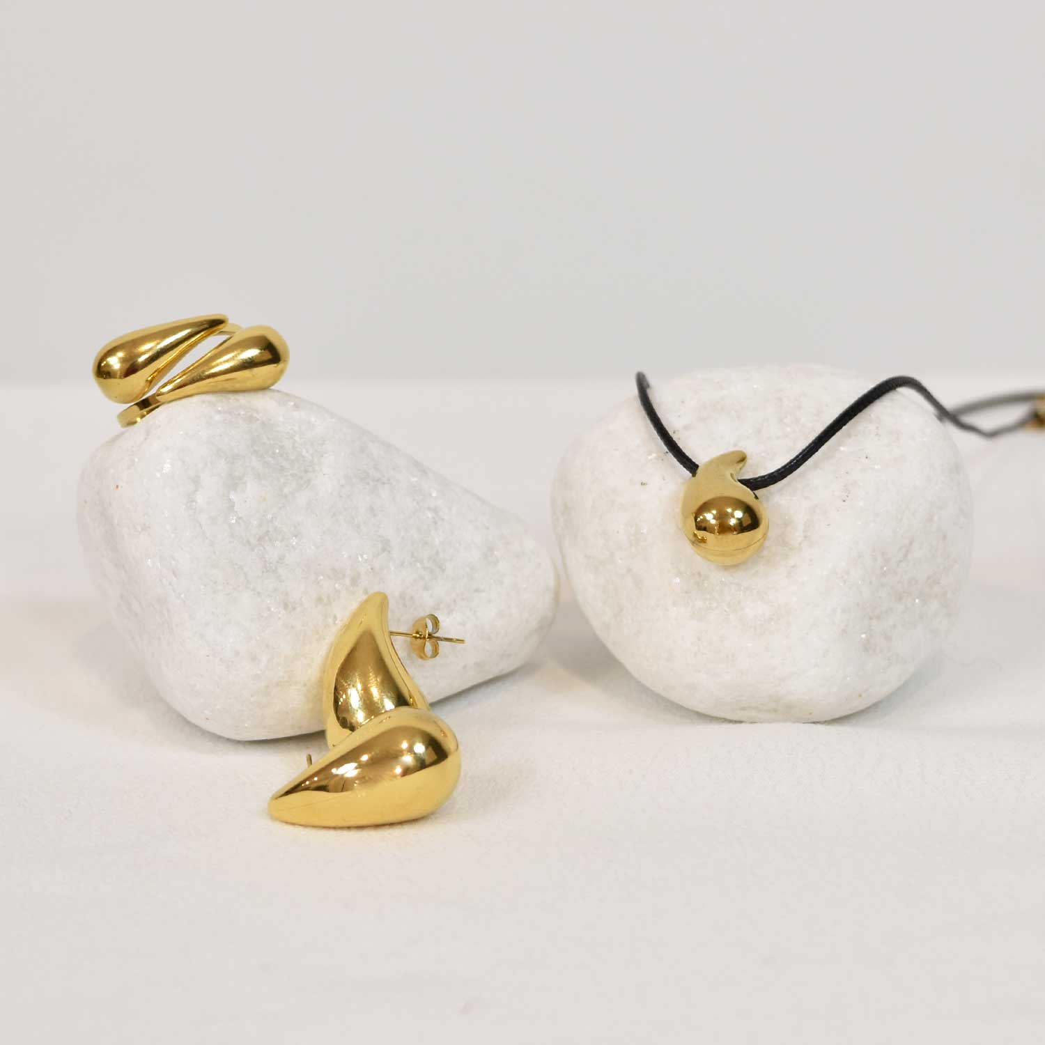 Gold Teardrop earrings