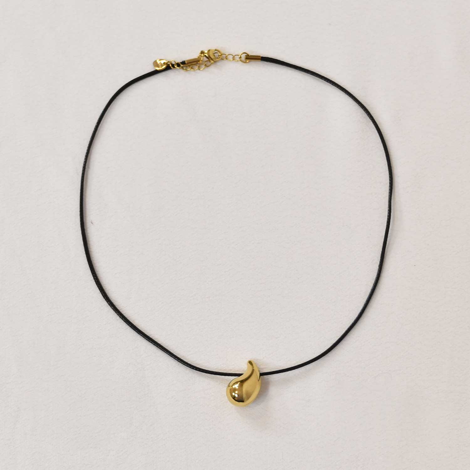 Gold Teardrop necklace