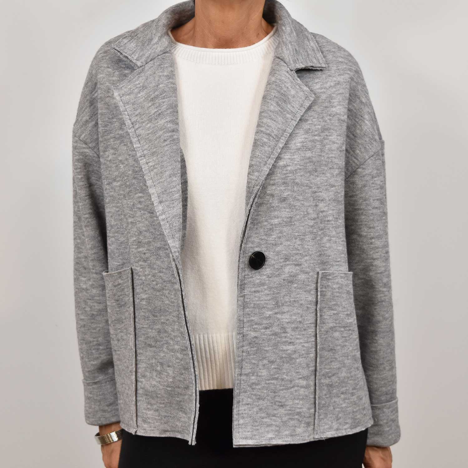 Grey seams pockets jacket
