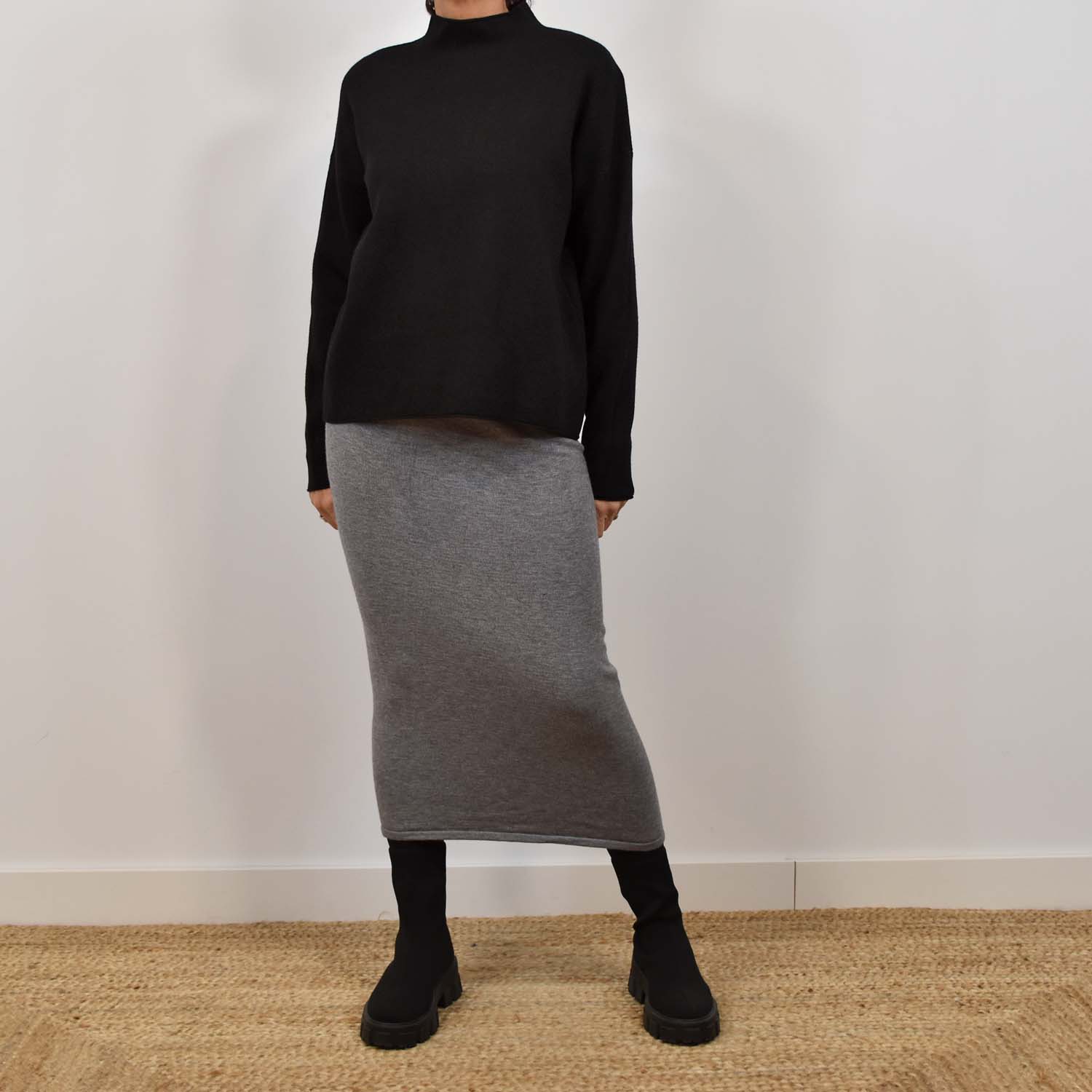 Grey midi knit skirt