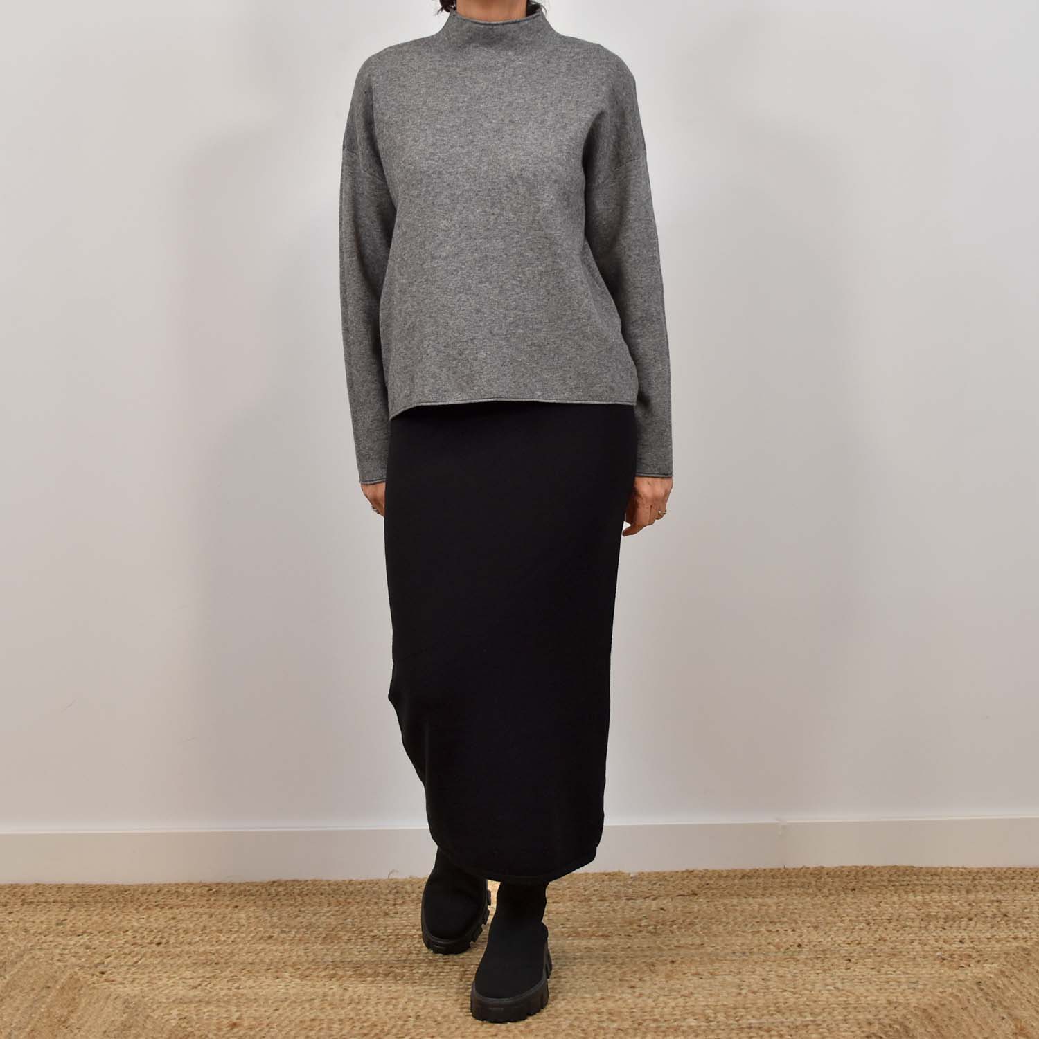 Black midi knit skirt