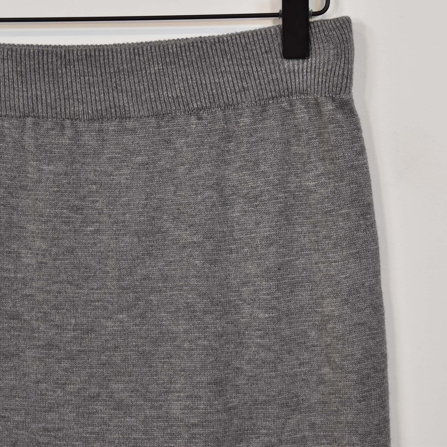 Jupe midi en tricot gris