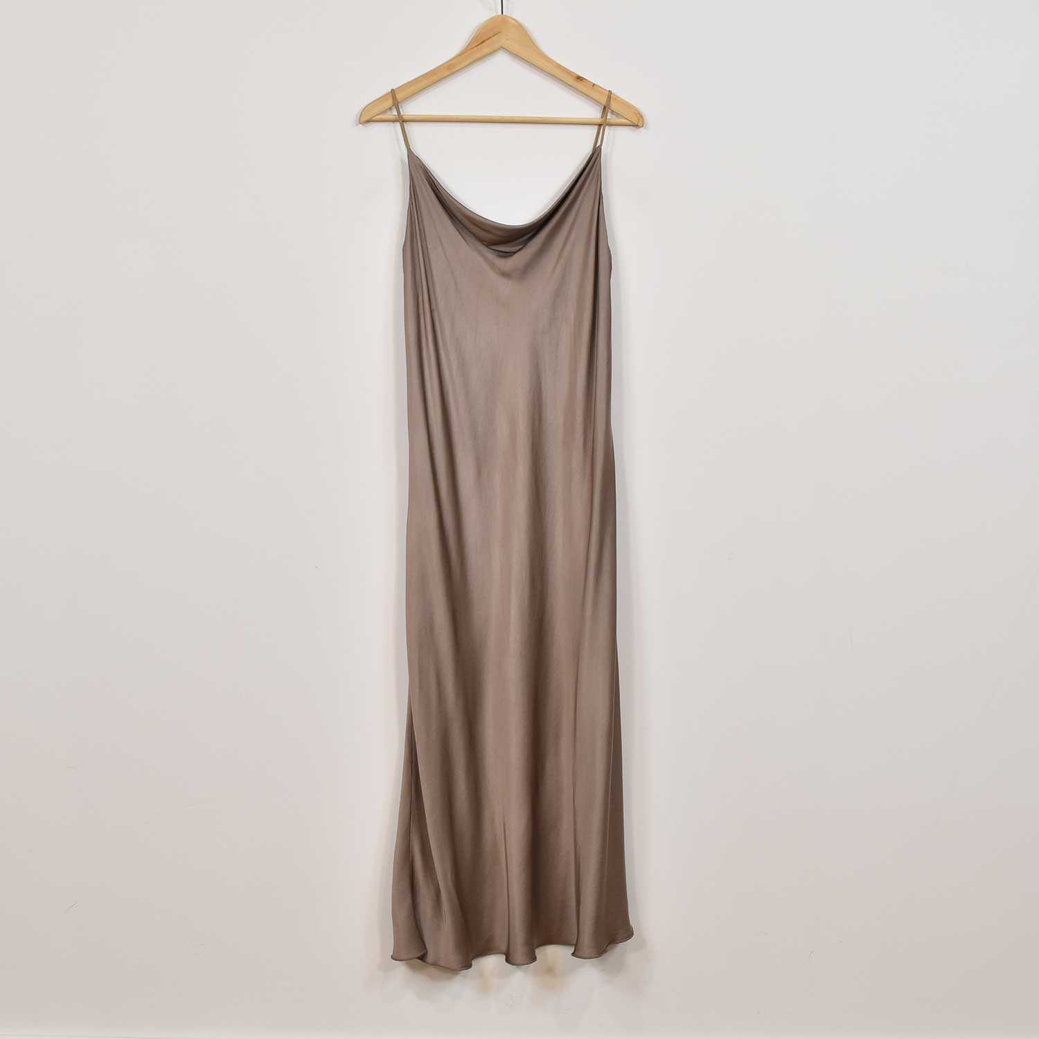 Vestido lencero taupe