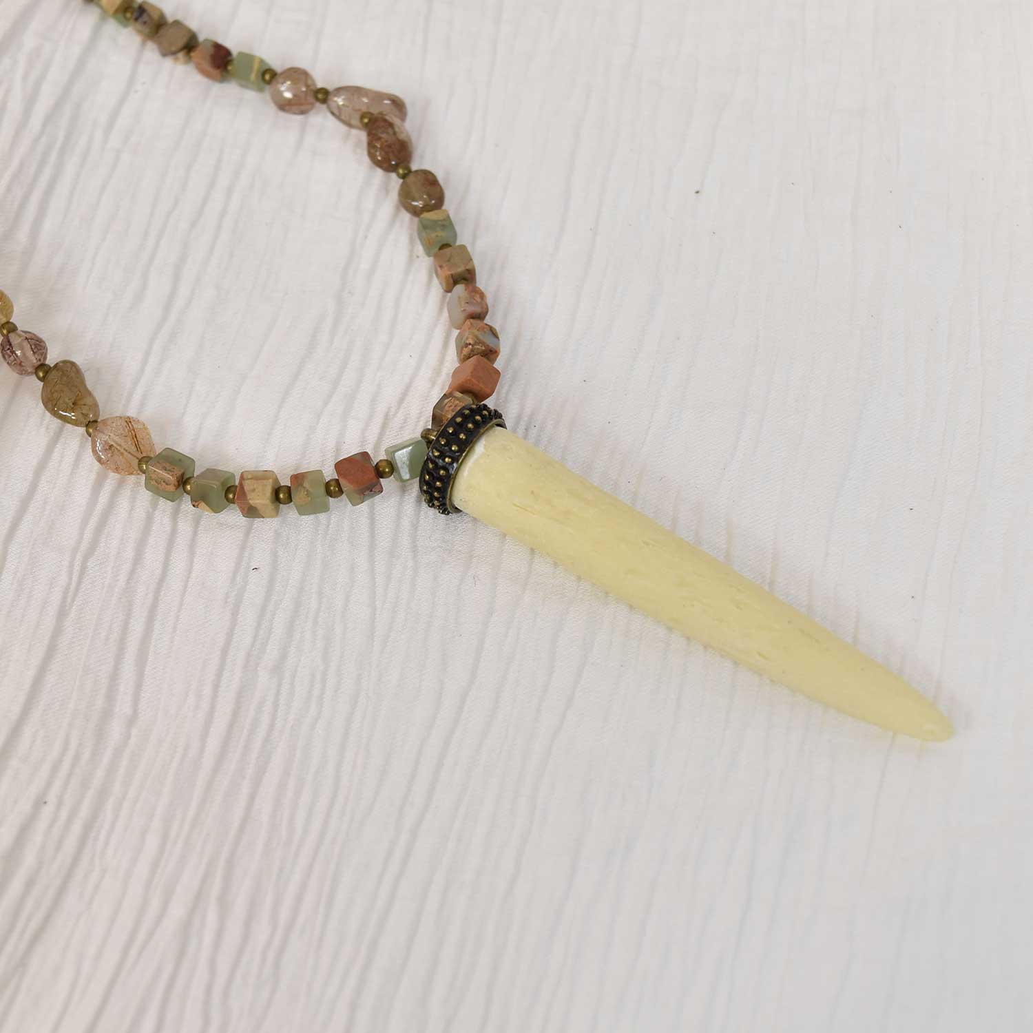 Horn thin beads necklace