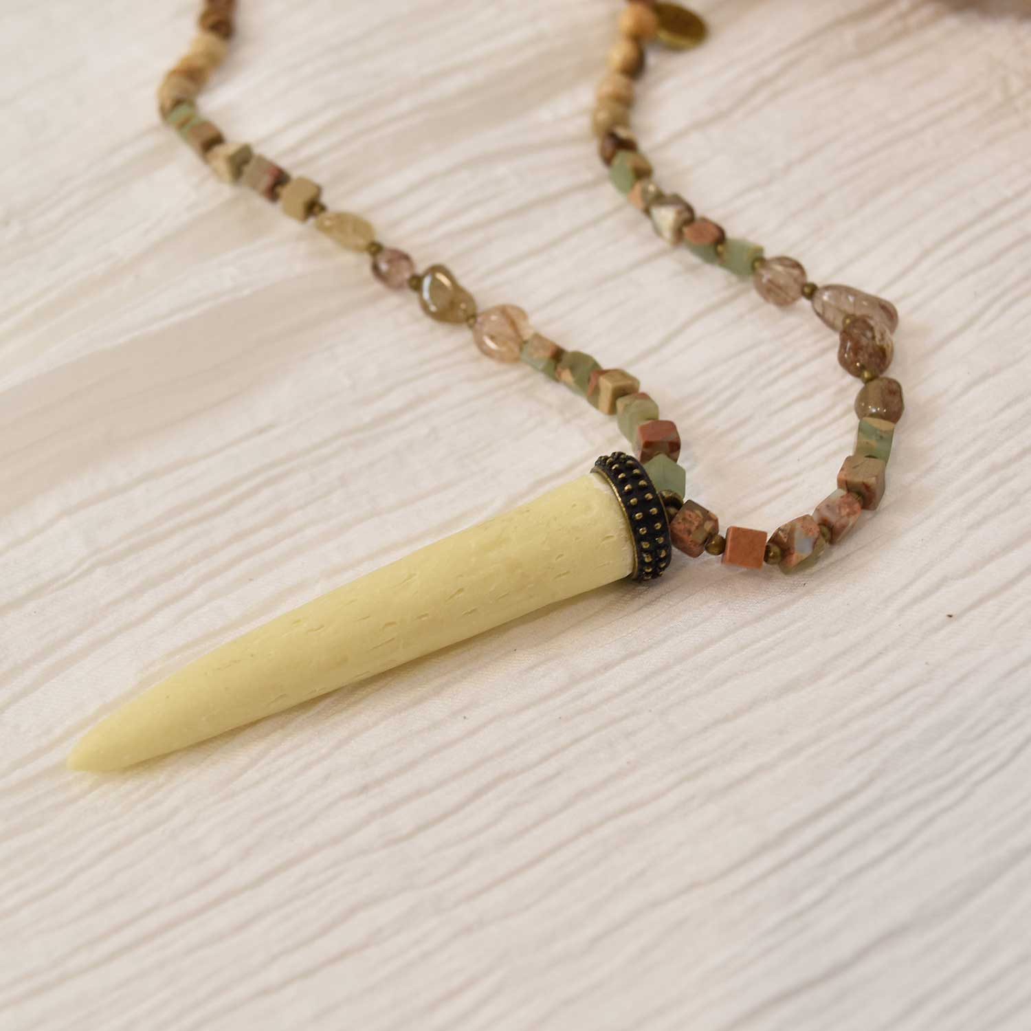 Horn thin beads necklace