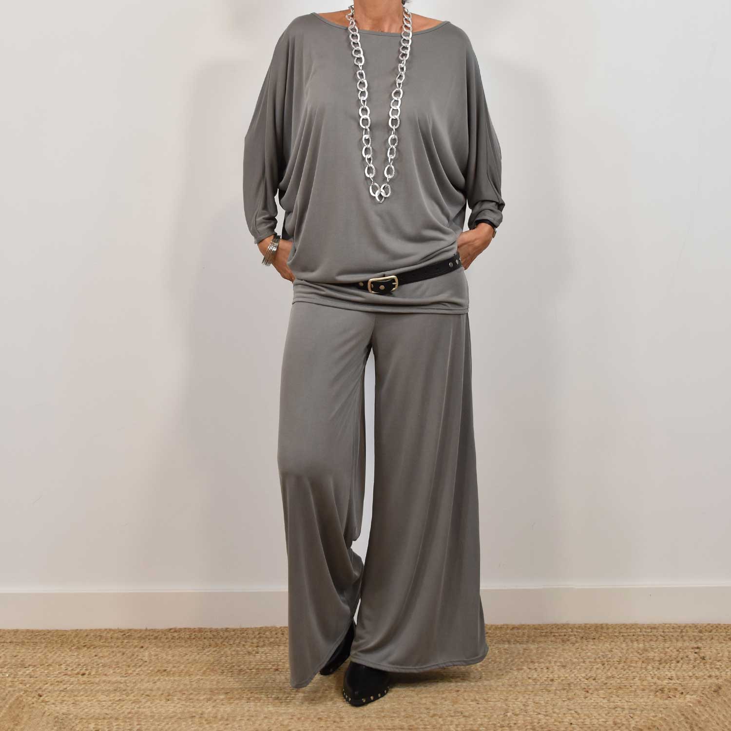 Total Look fluide gris