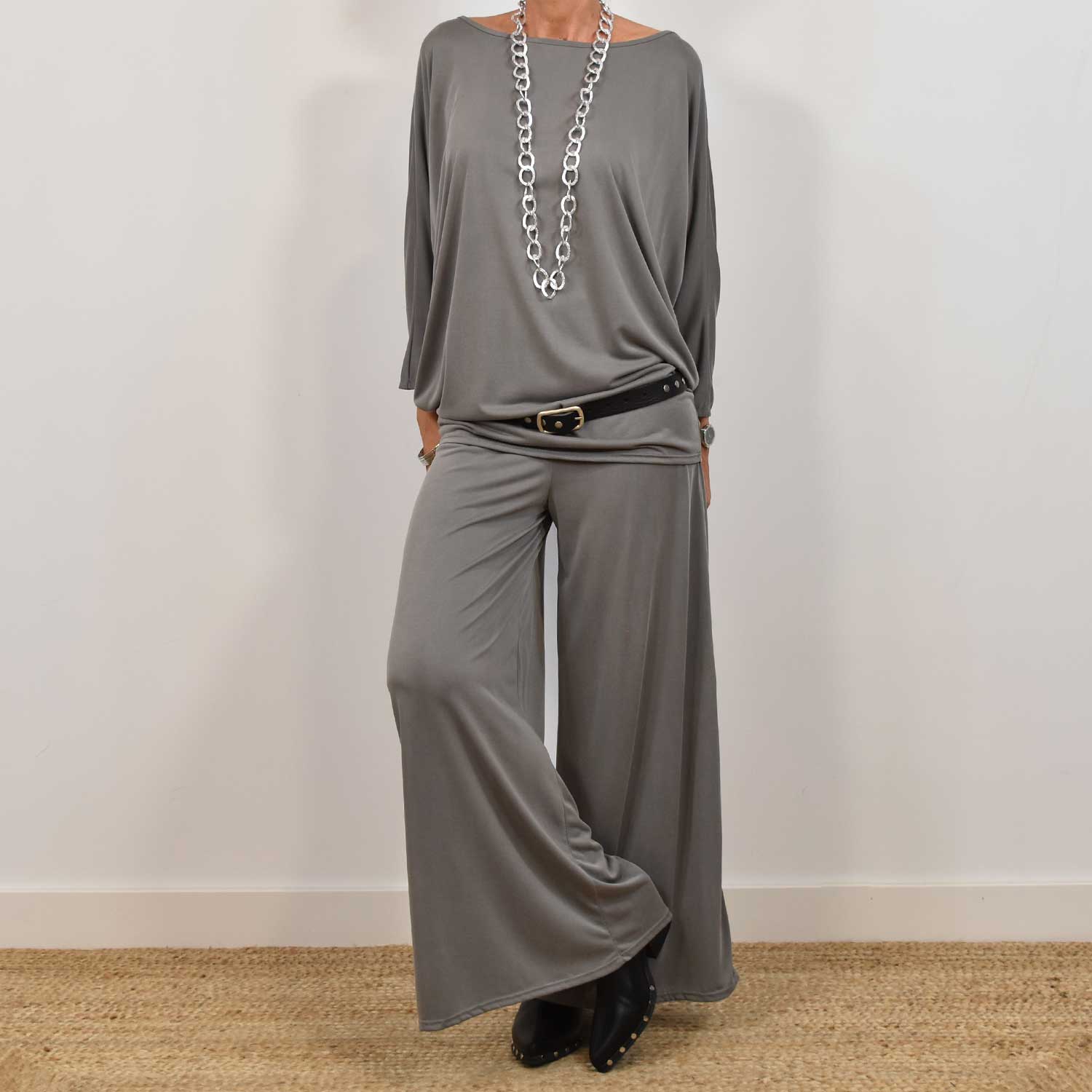 Total Look fluide gris