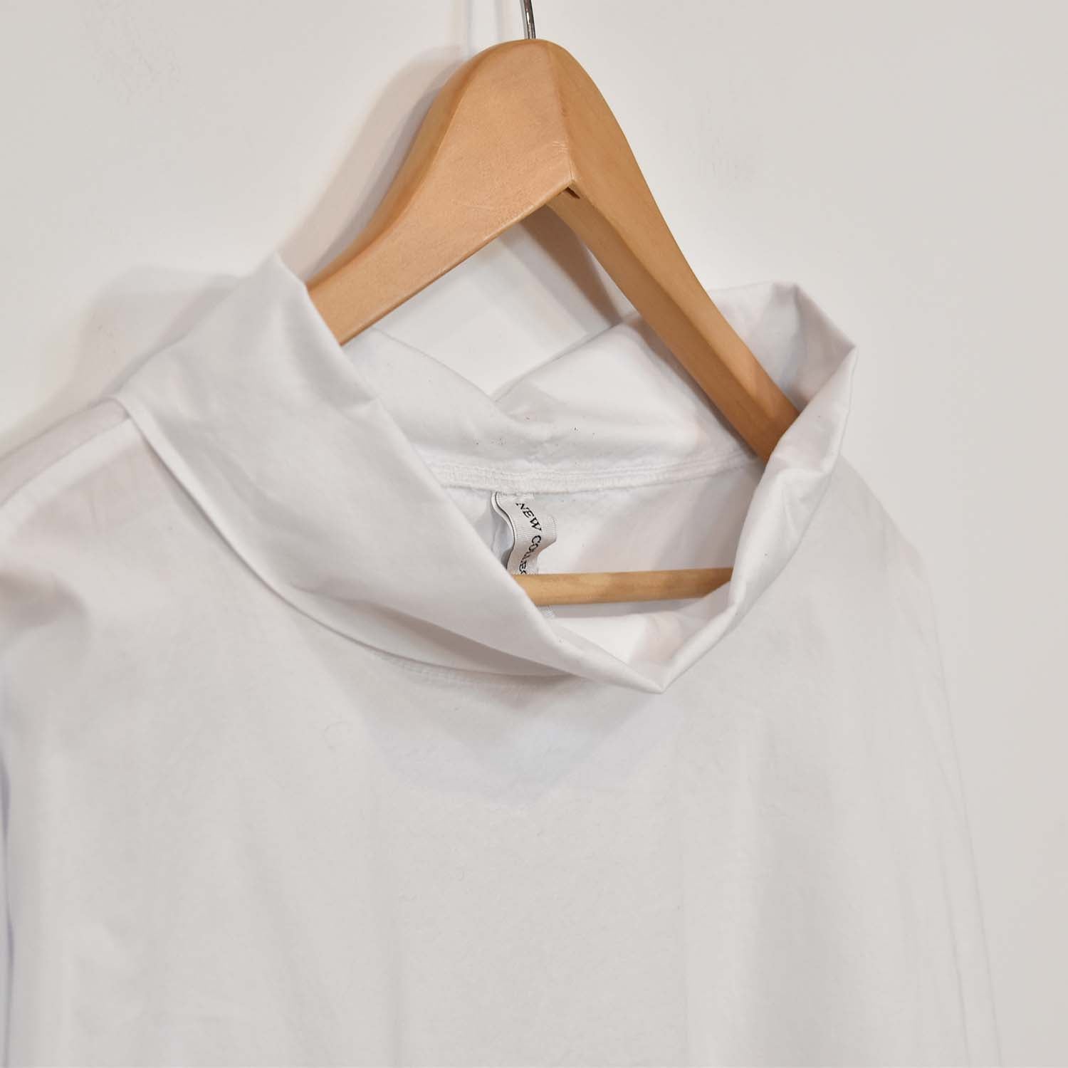 Blusa cuello blanca