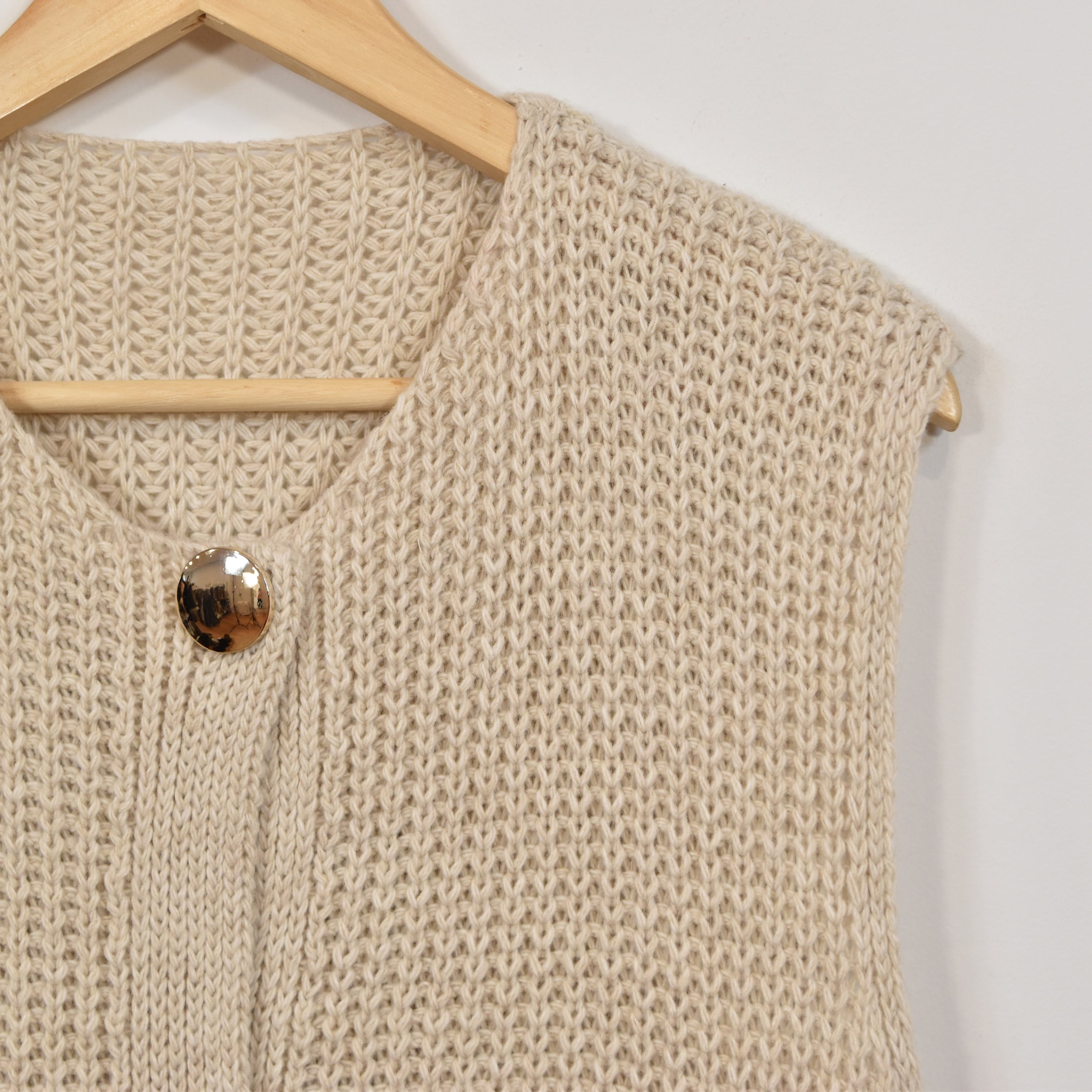 Beige golden buttons vest