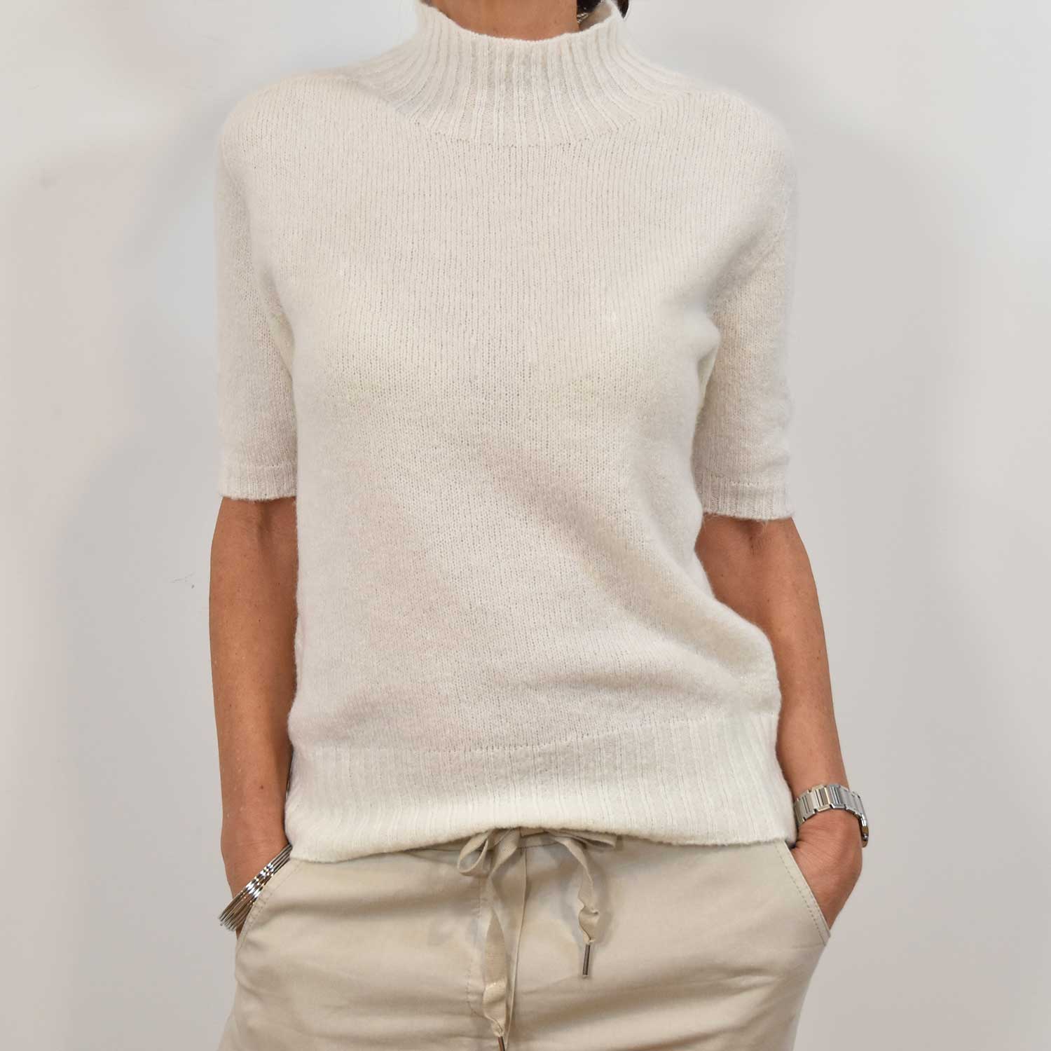 Pull manches courtes col blanc