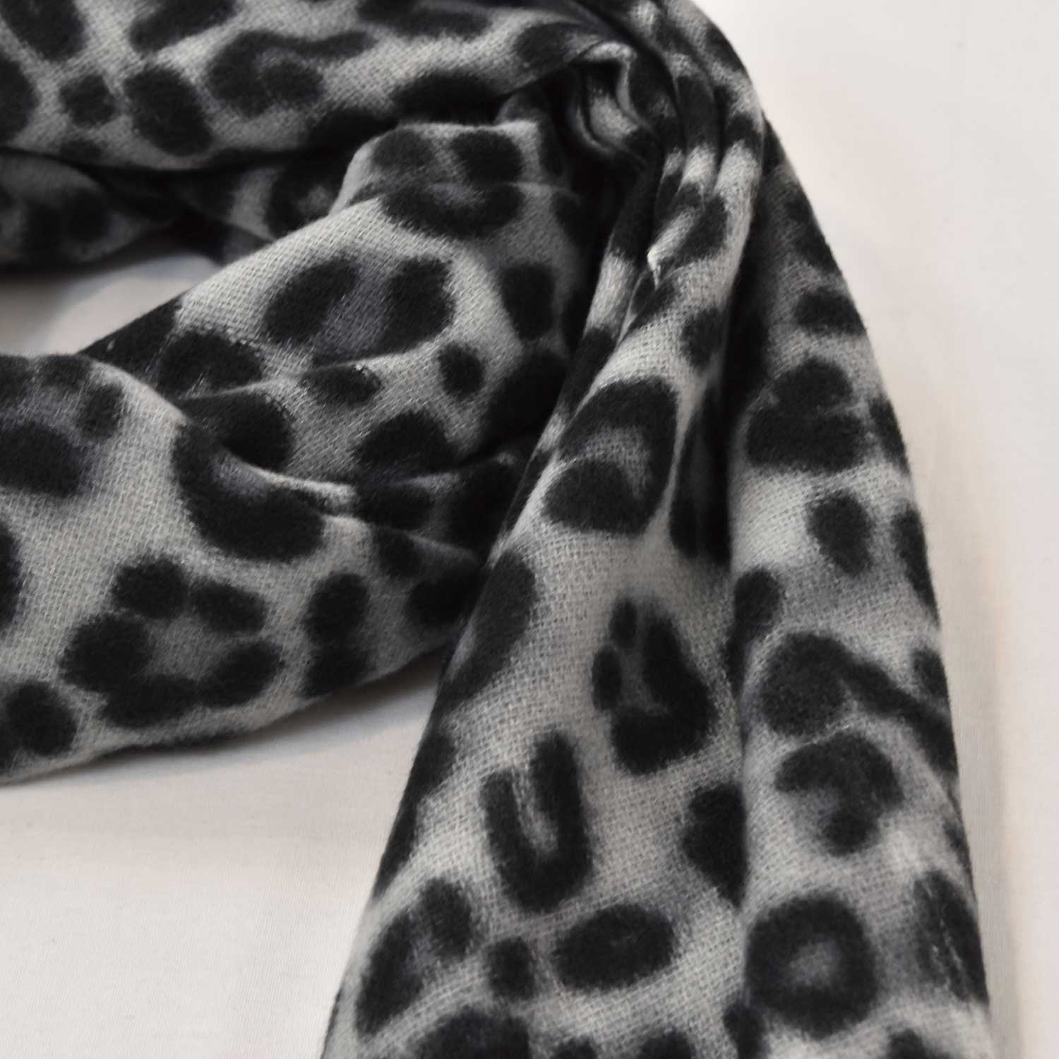 Fular lana leopardo gris