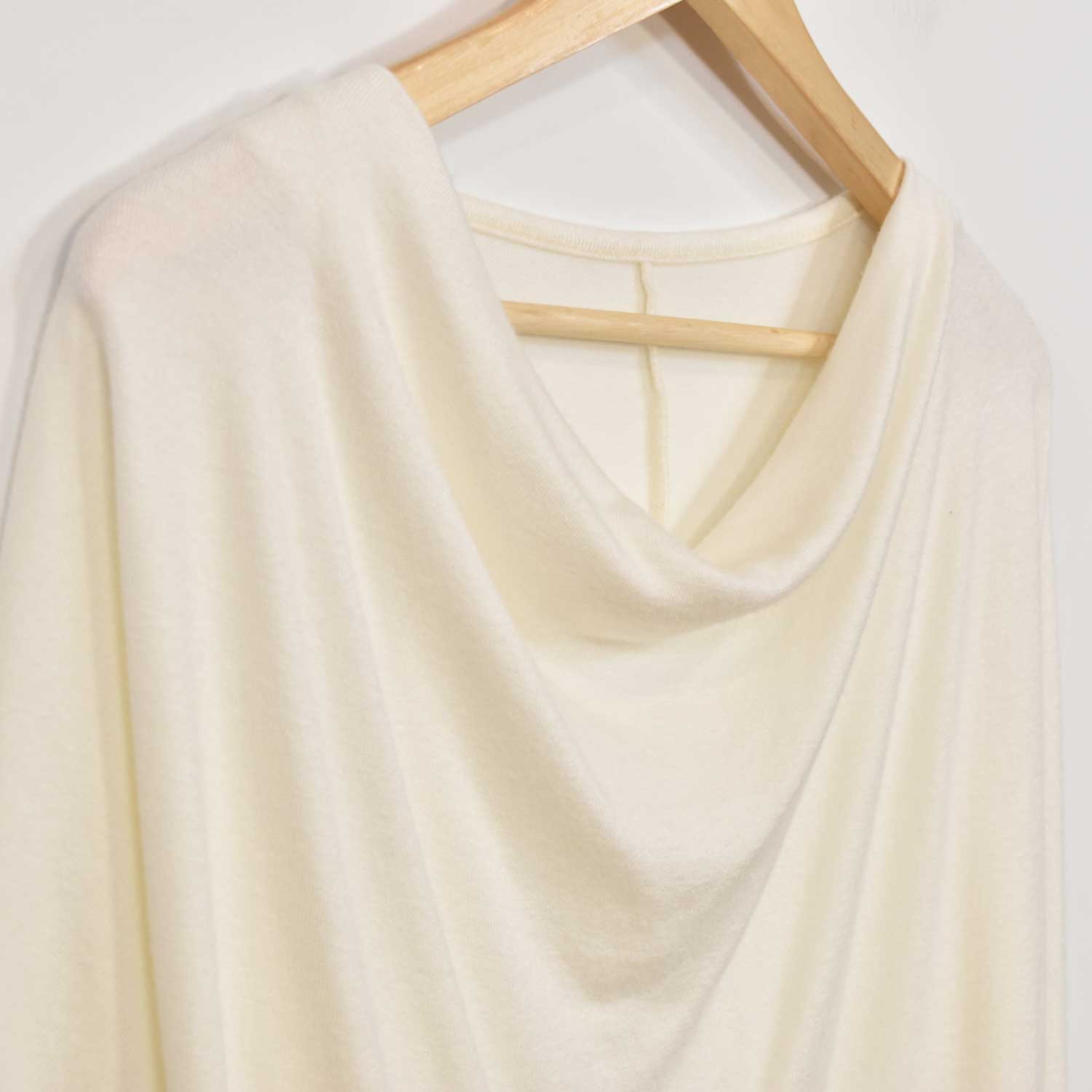 Jersey cuello fluido beige