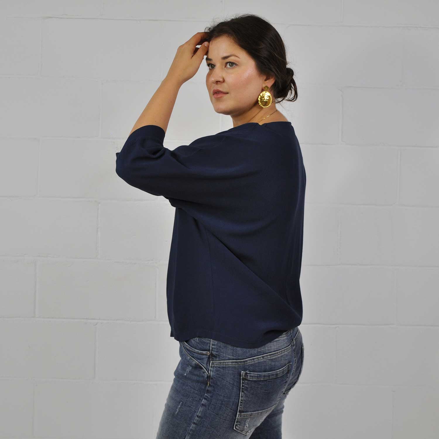 Dark blue V-neck sewing blouse