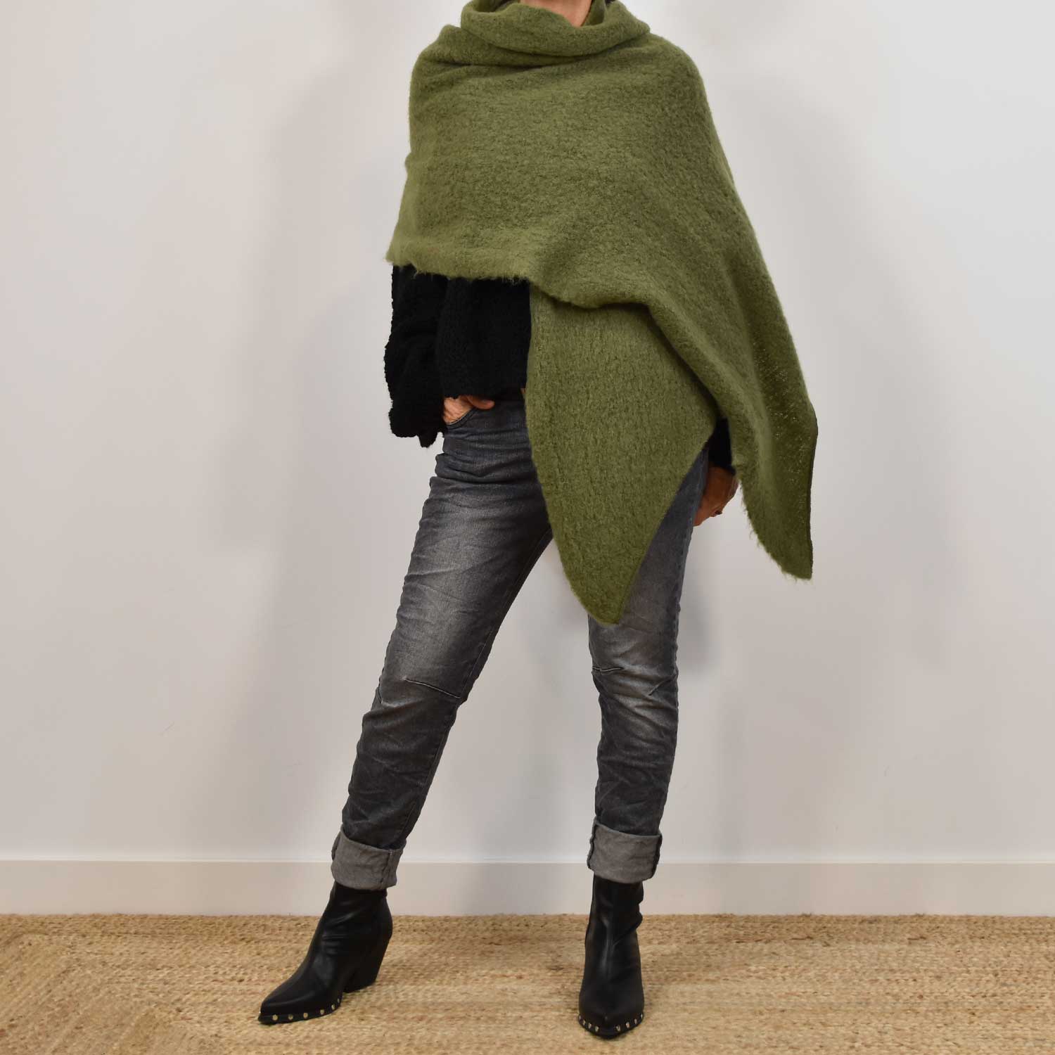 Kaki soft scarf