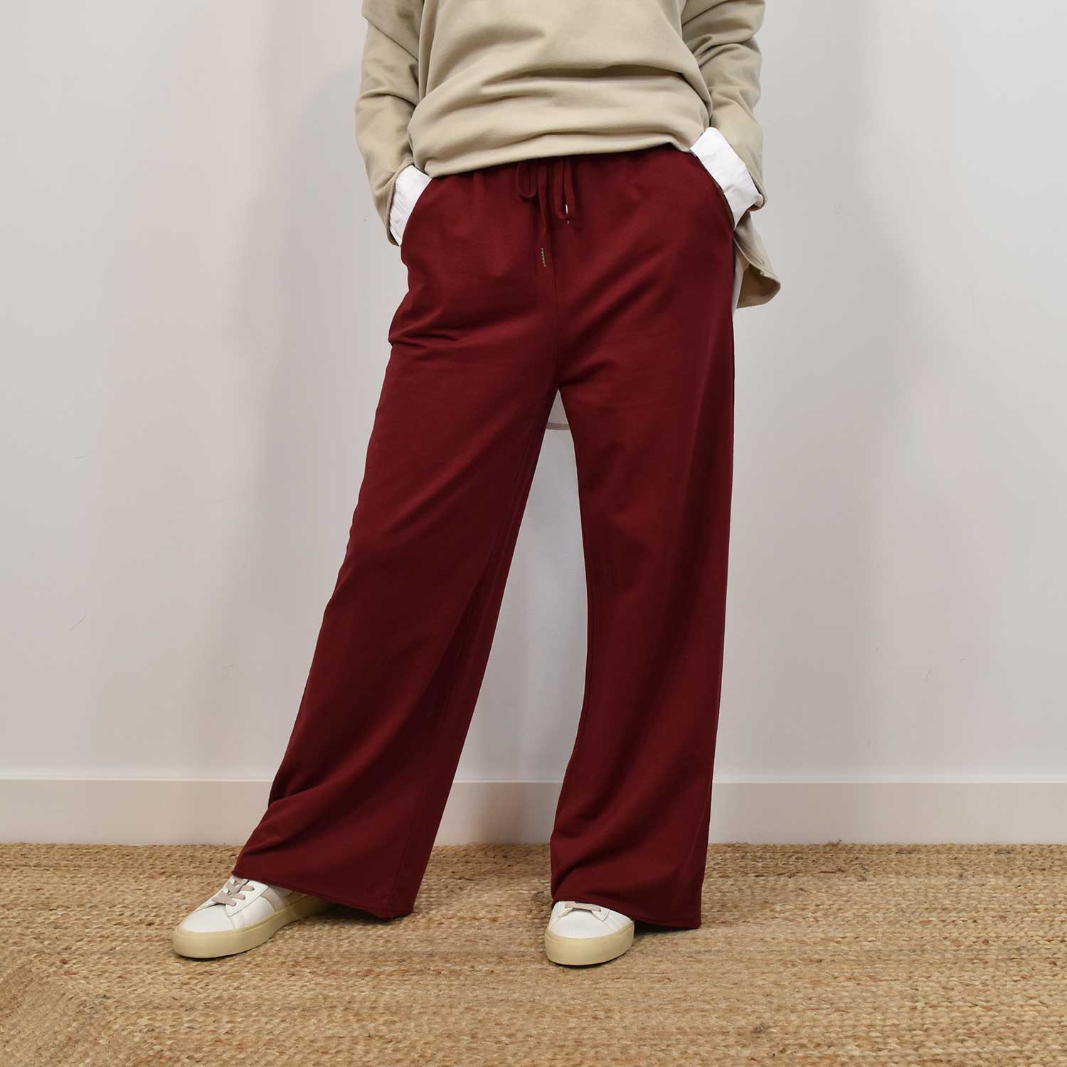 Pantalón jogger recto borgoña