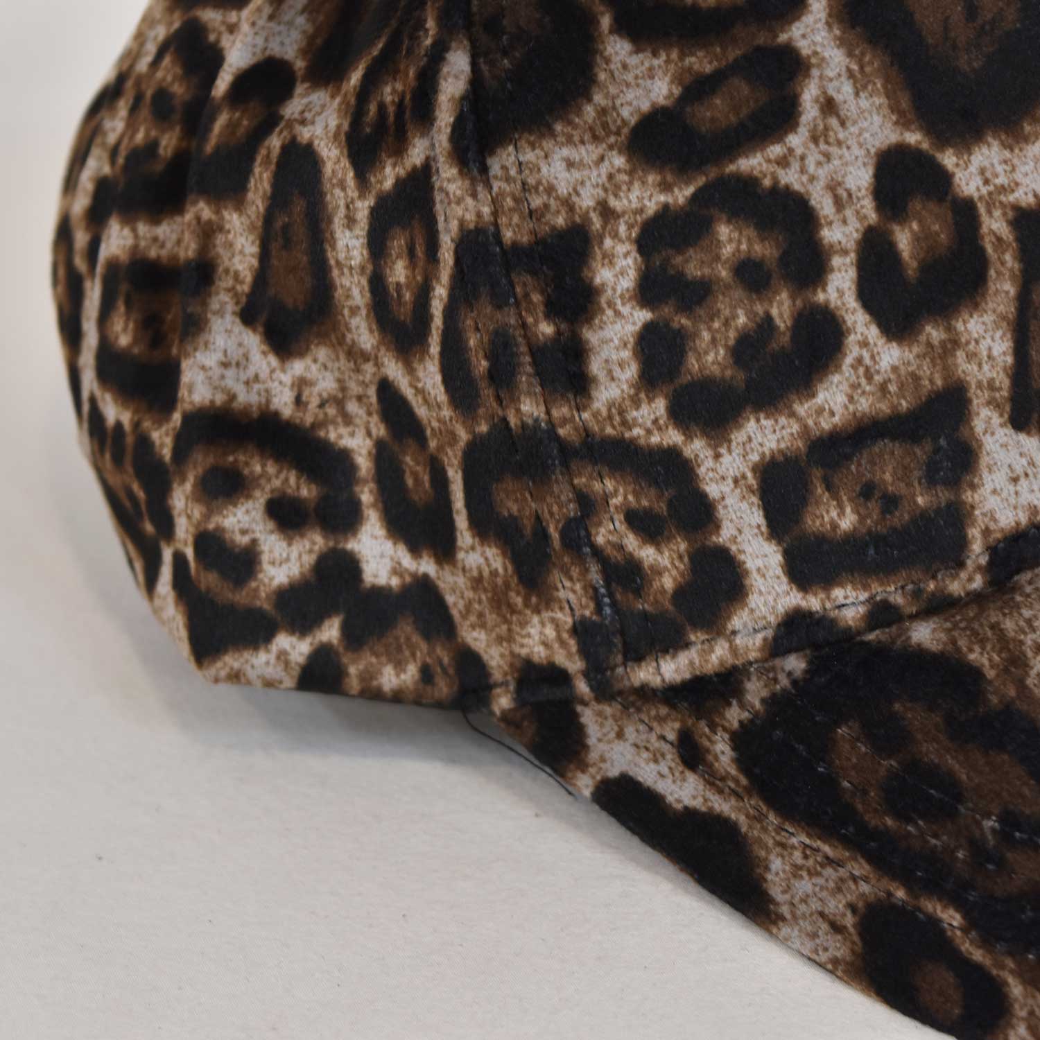 Gorra leopardo marrón