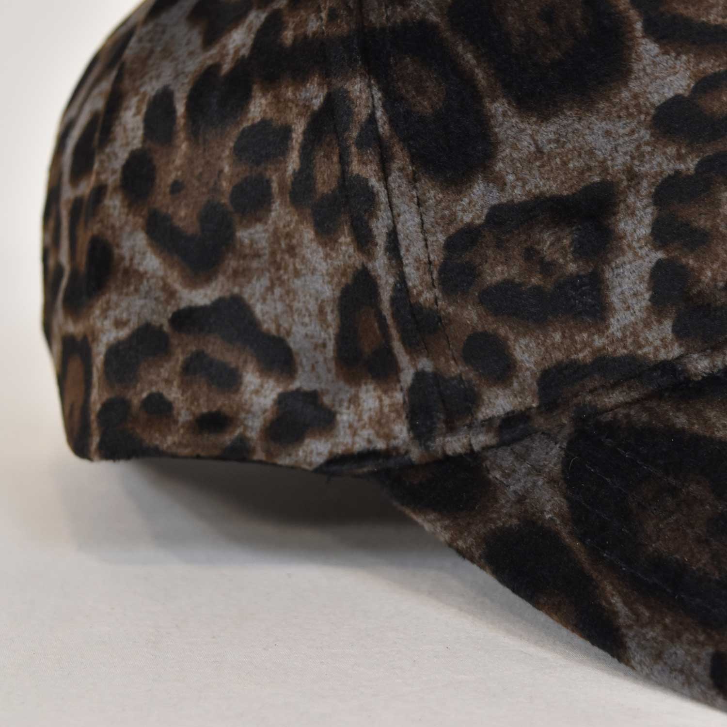 Grey leopard cap 