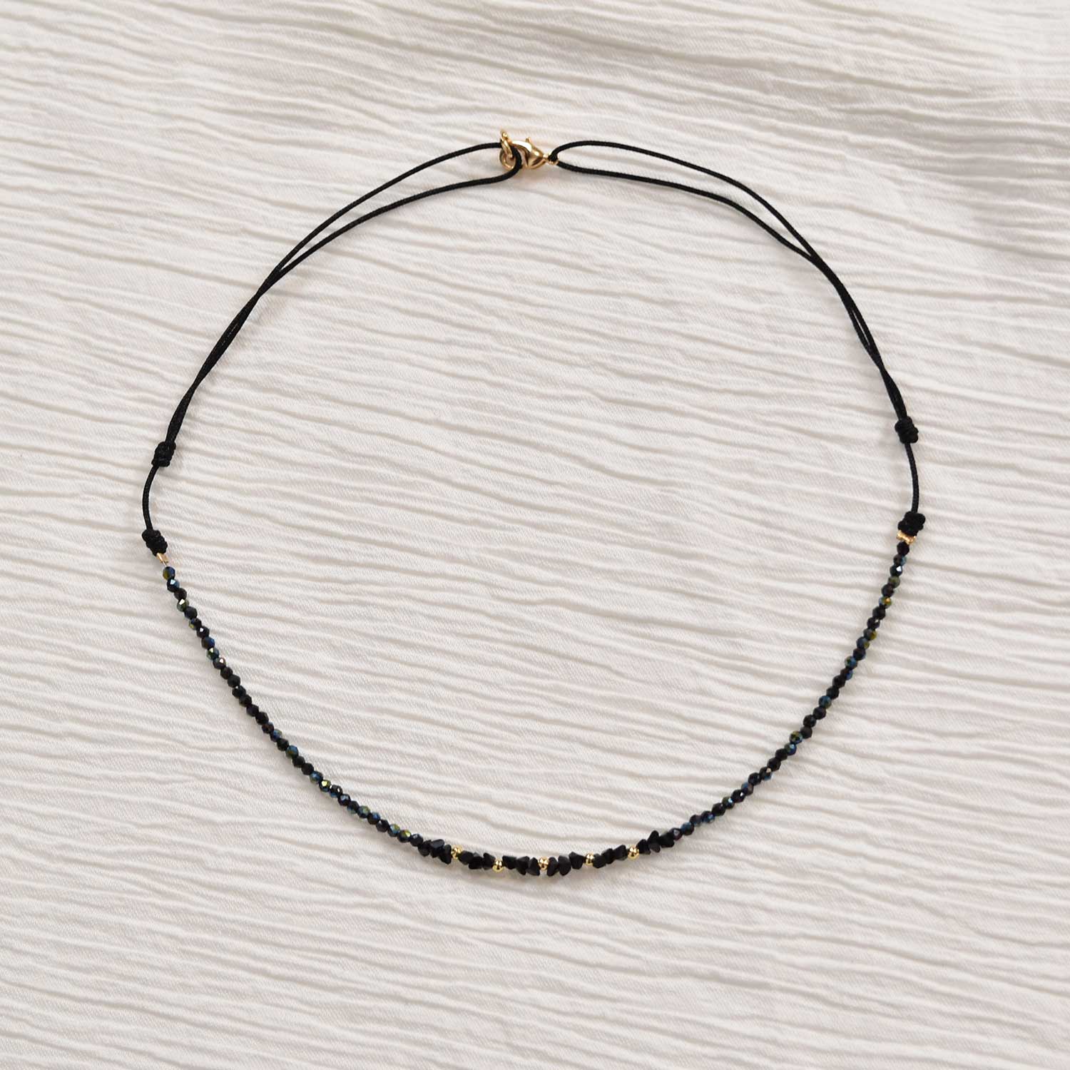 Black beads short necklace