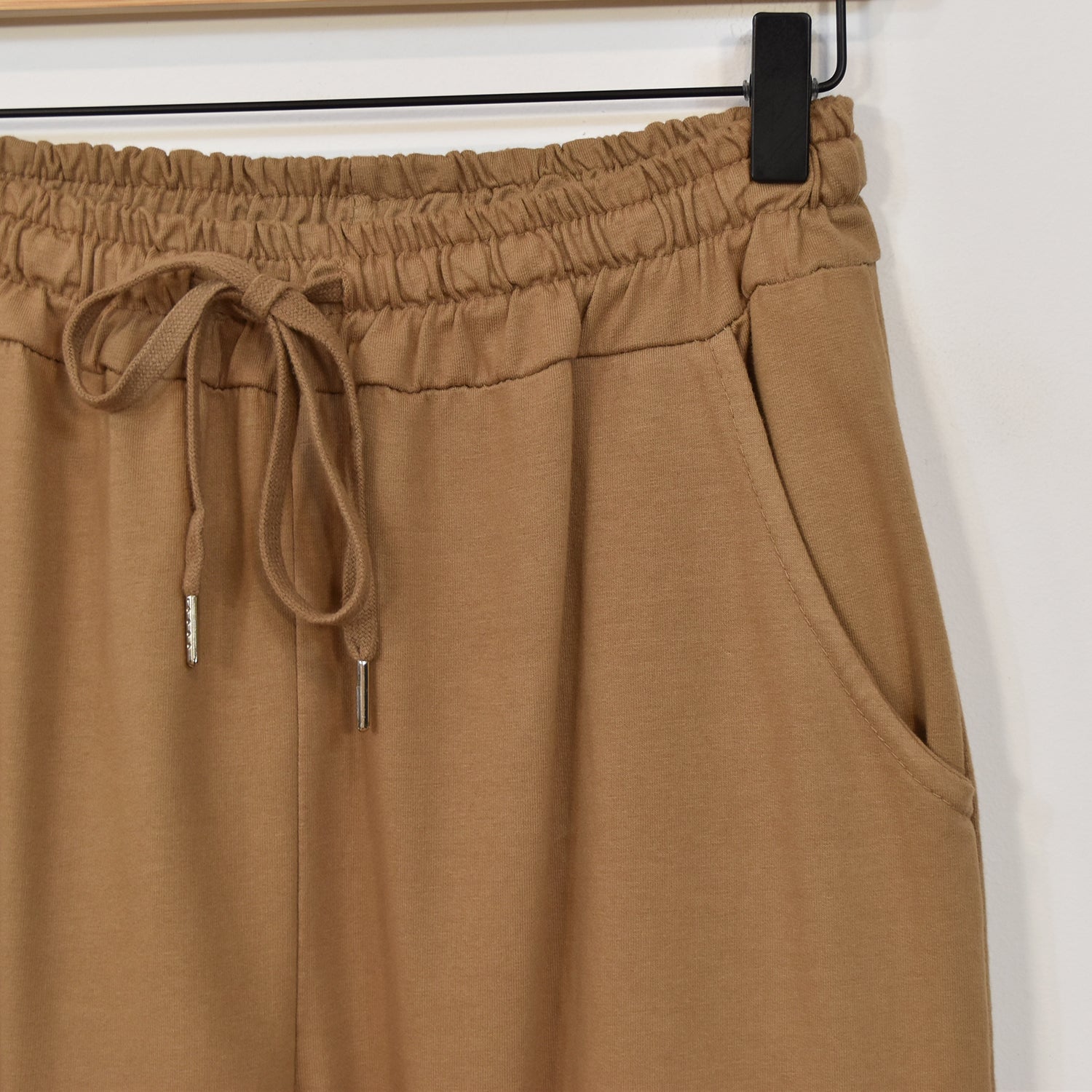 Pantalón jogger recto camel