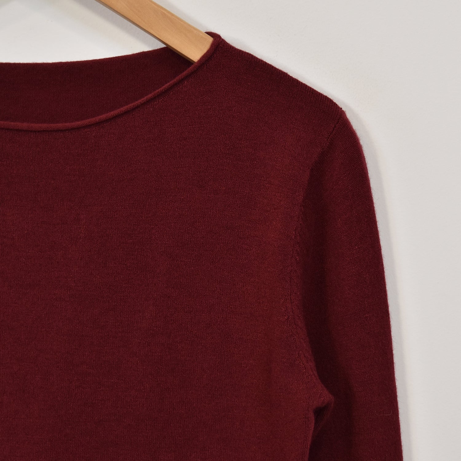 Burgundy basic round neck sweater