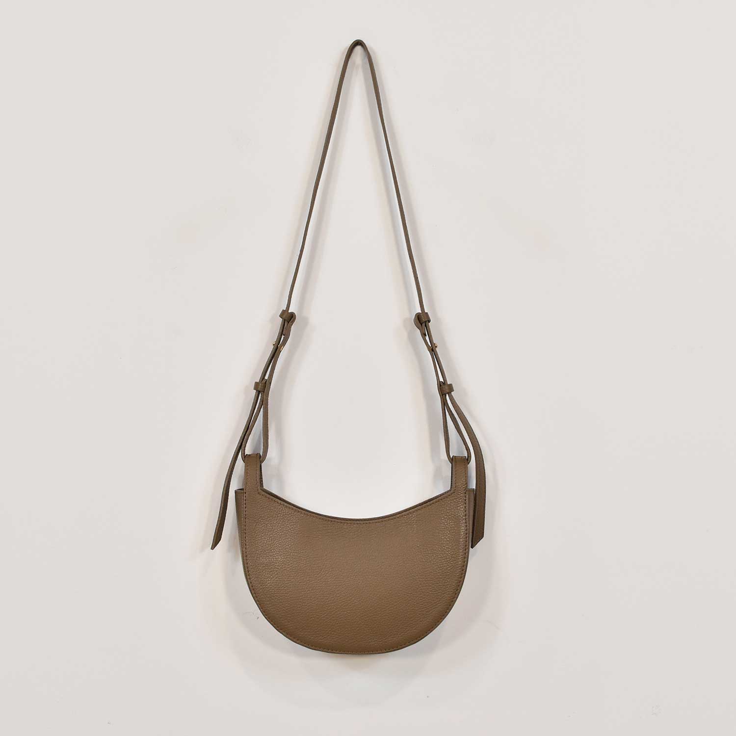 Bolso media luna taupe