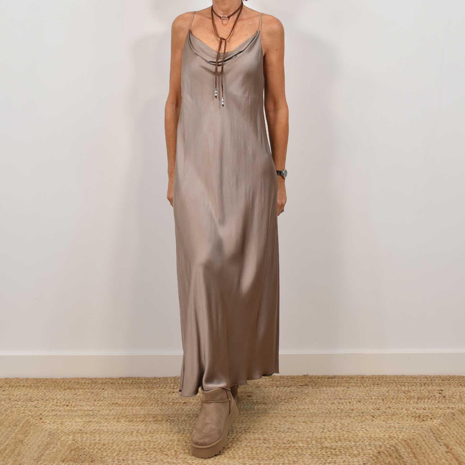 Vestido lencero taupe