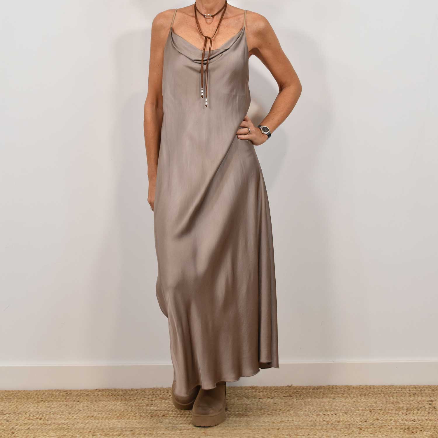 Vestido lencero taupe